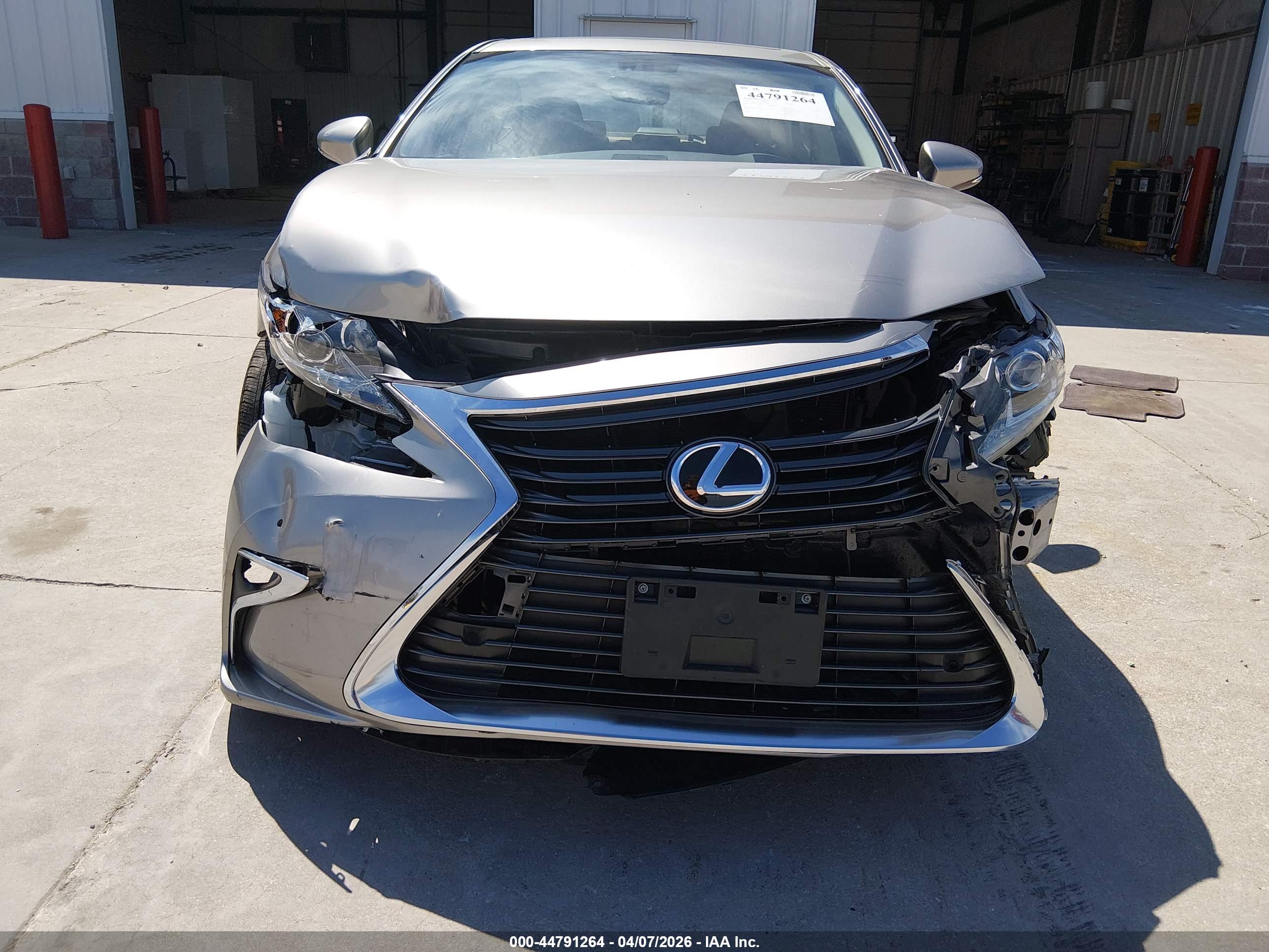LEXUS ES image 6