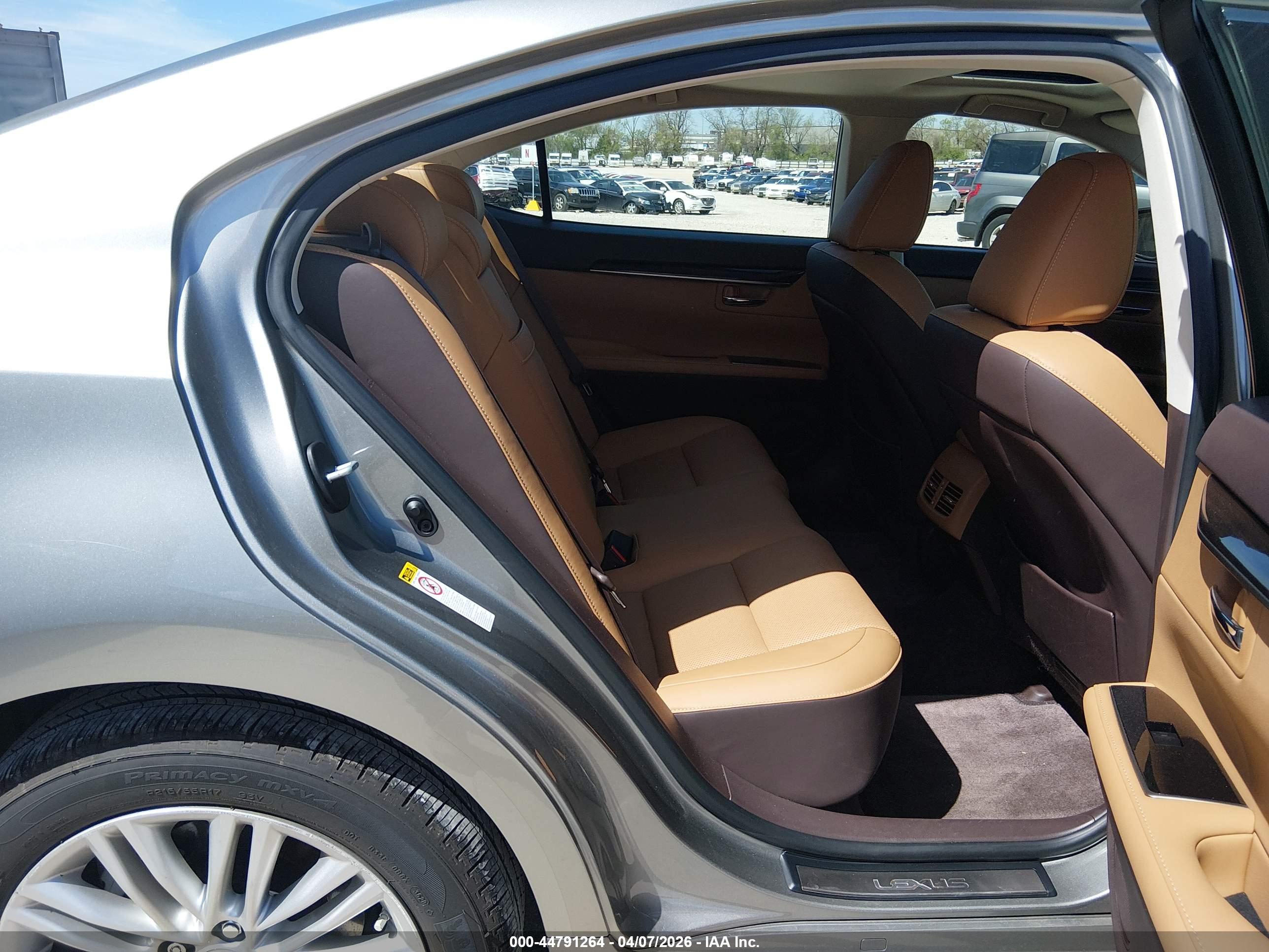 LEXUS ES image 8