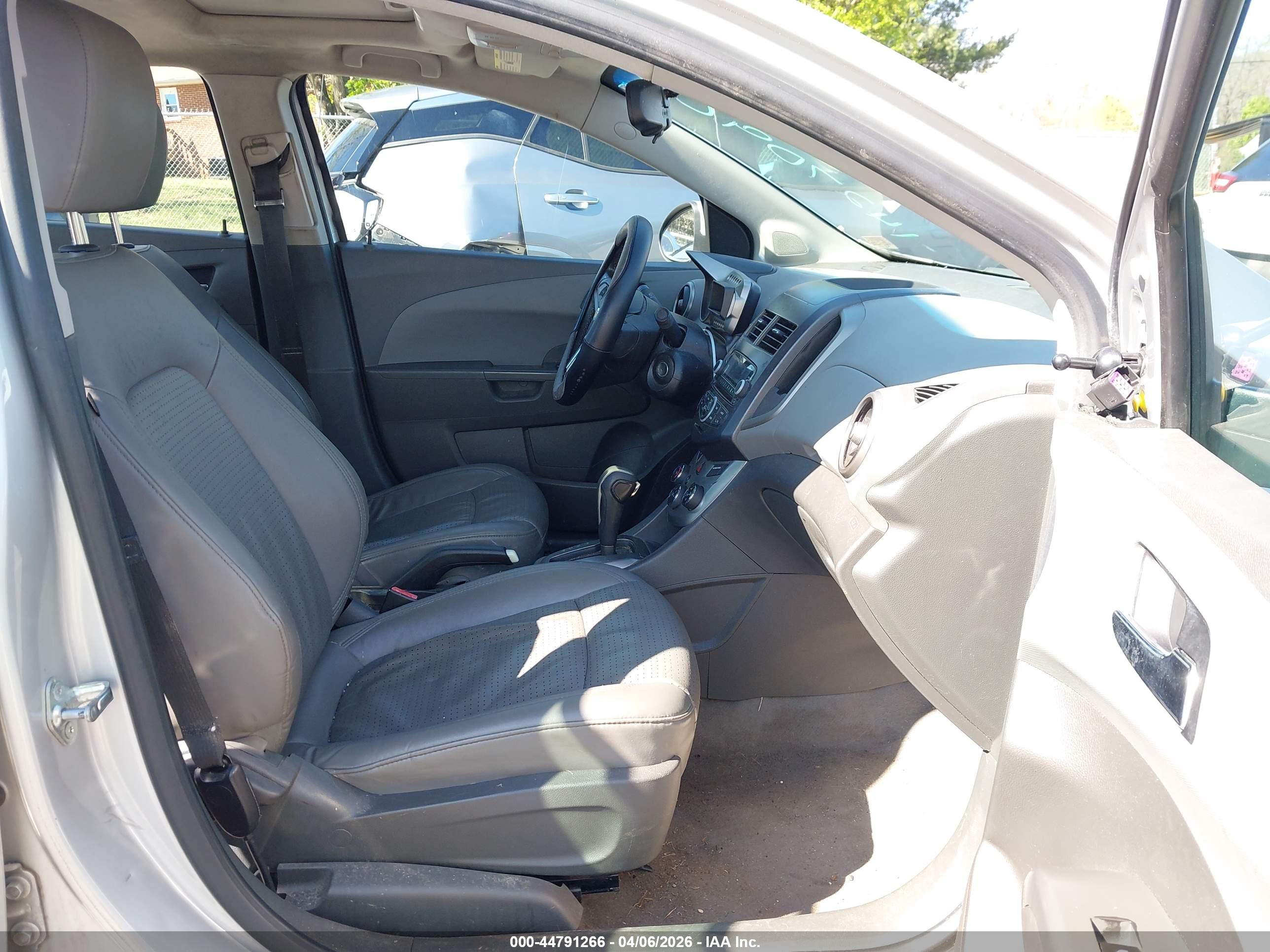 CHEVROLET SONIC image 5