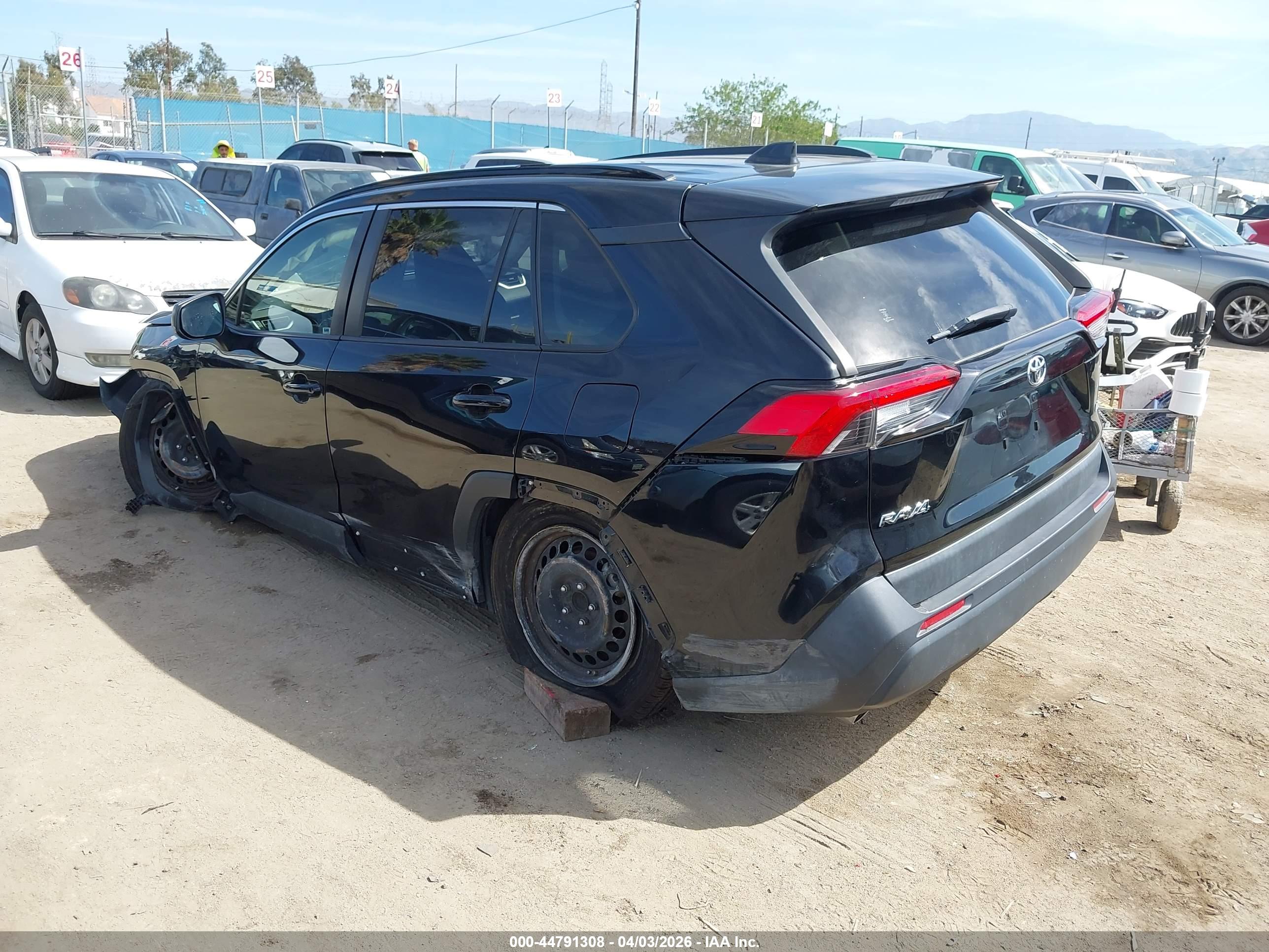 TOYOTA RAV4 image 3