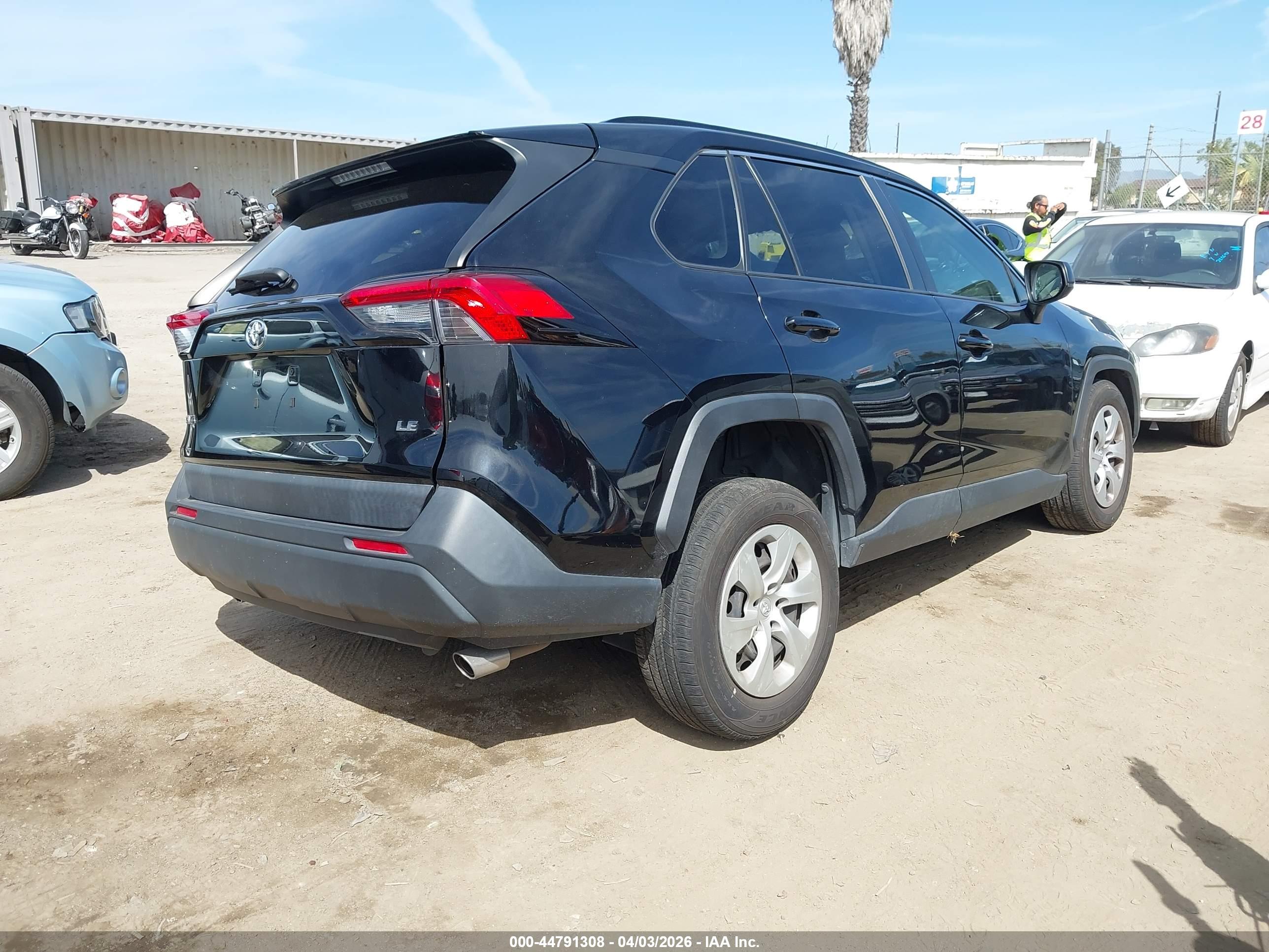 TOYOTA RAV4 image 4