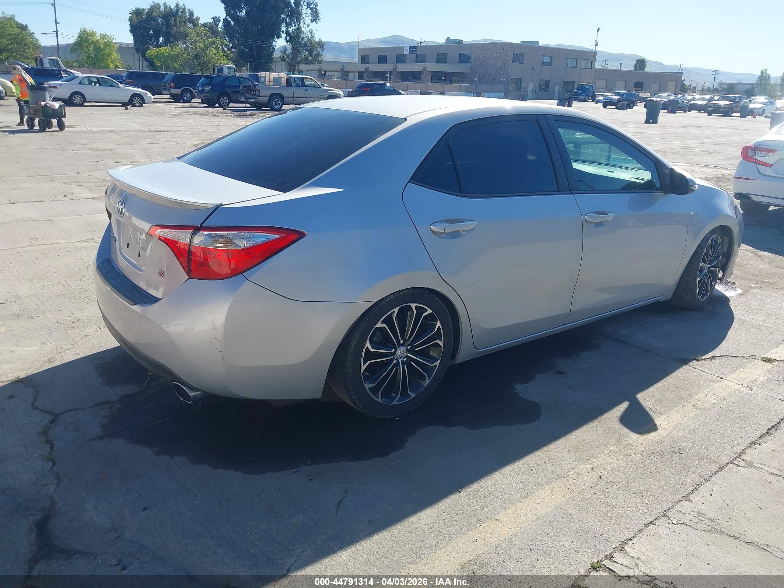 TOYOTA COROLLA image 4