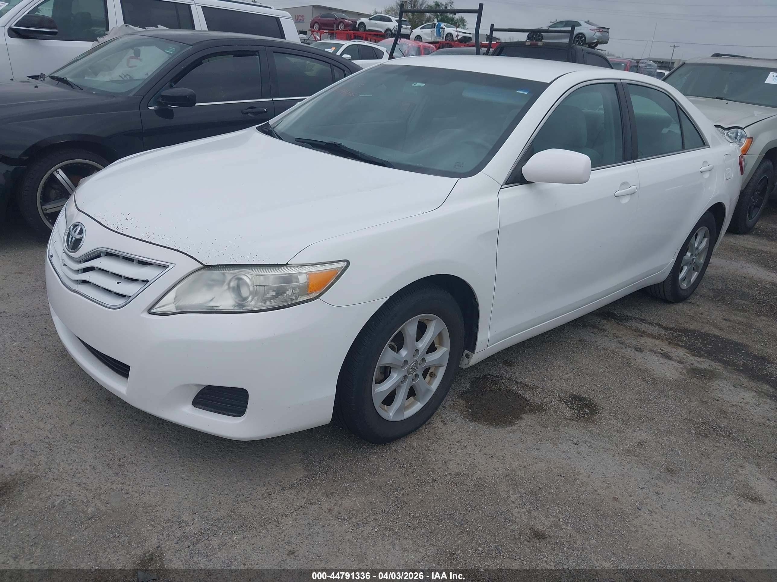 TOYOTA CAMRY image 2