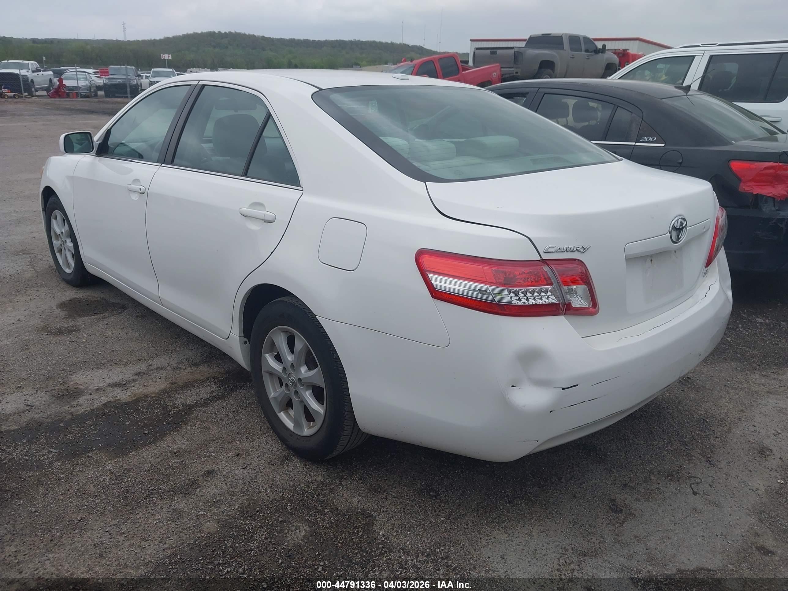TOYOTA CAMRY image 3