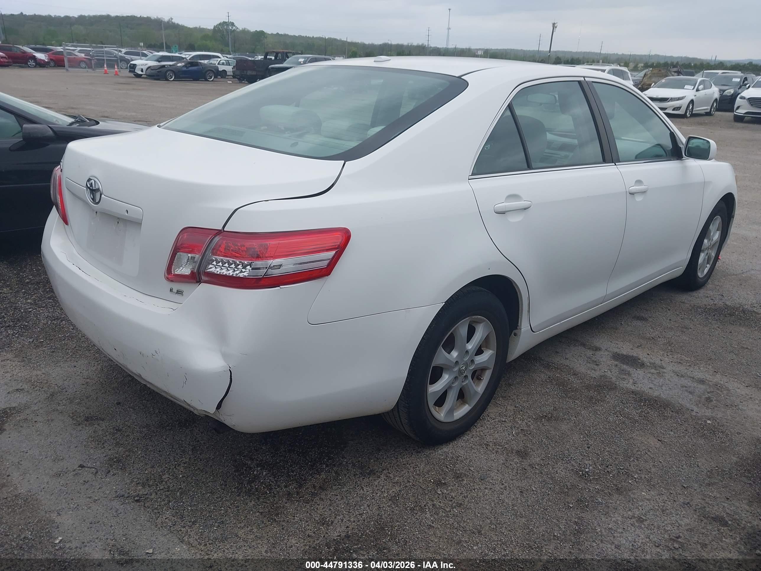 TOYOTA CAMRY image 4