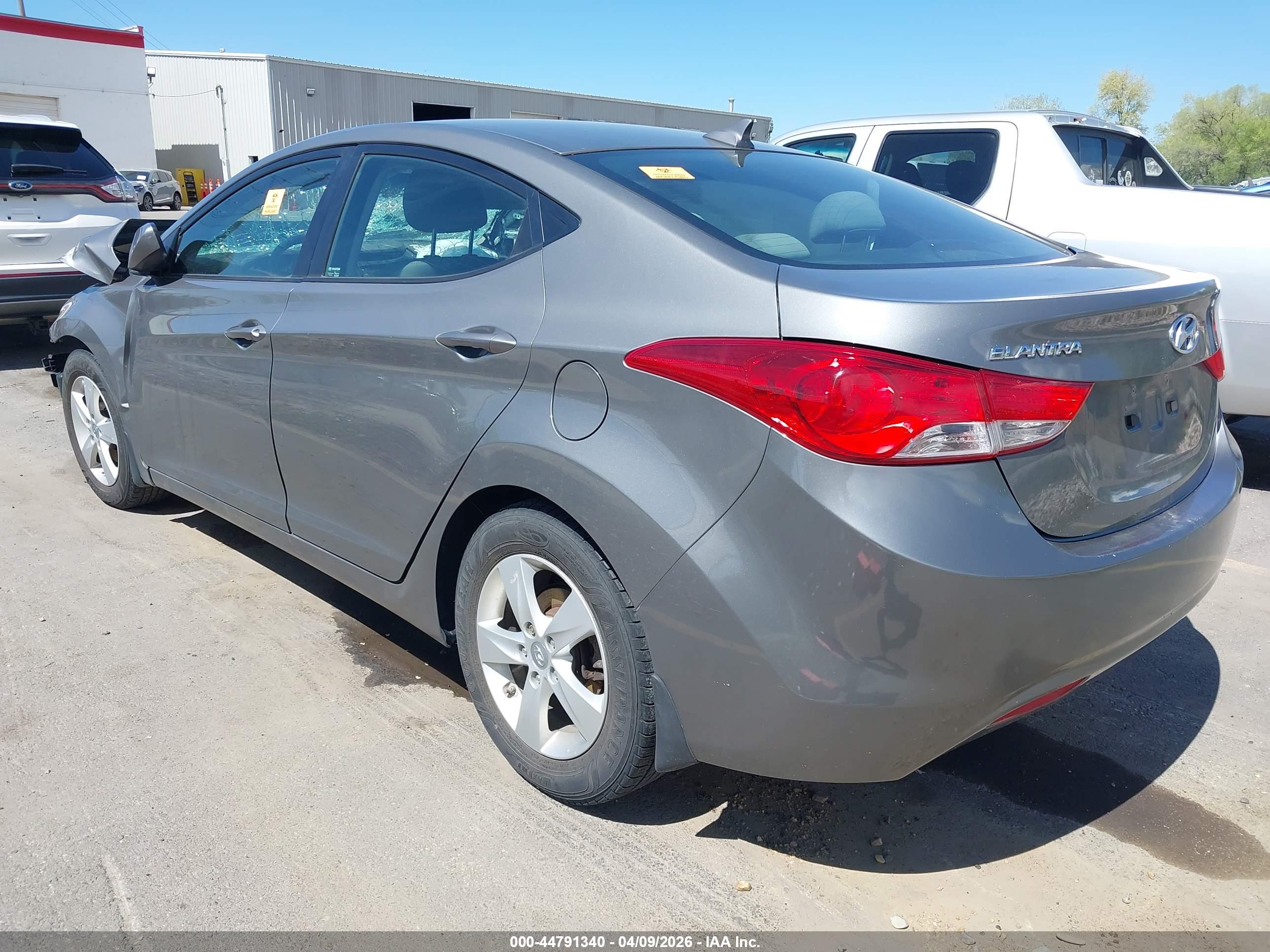 HYUNDAI ELANTRA image 3