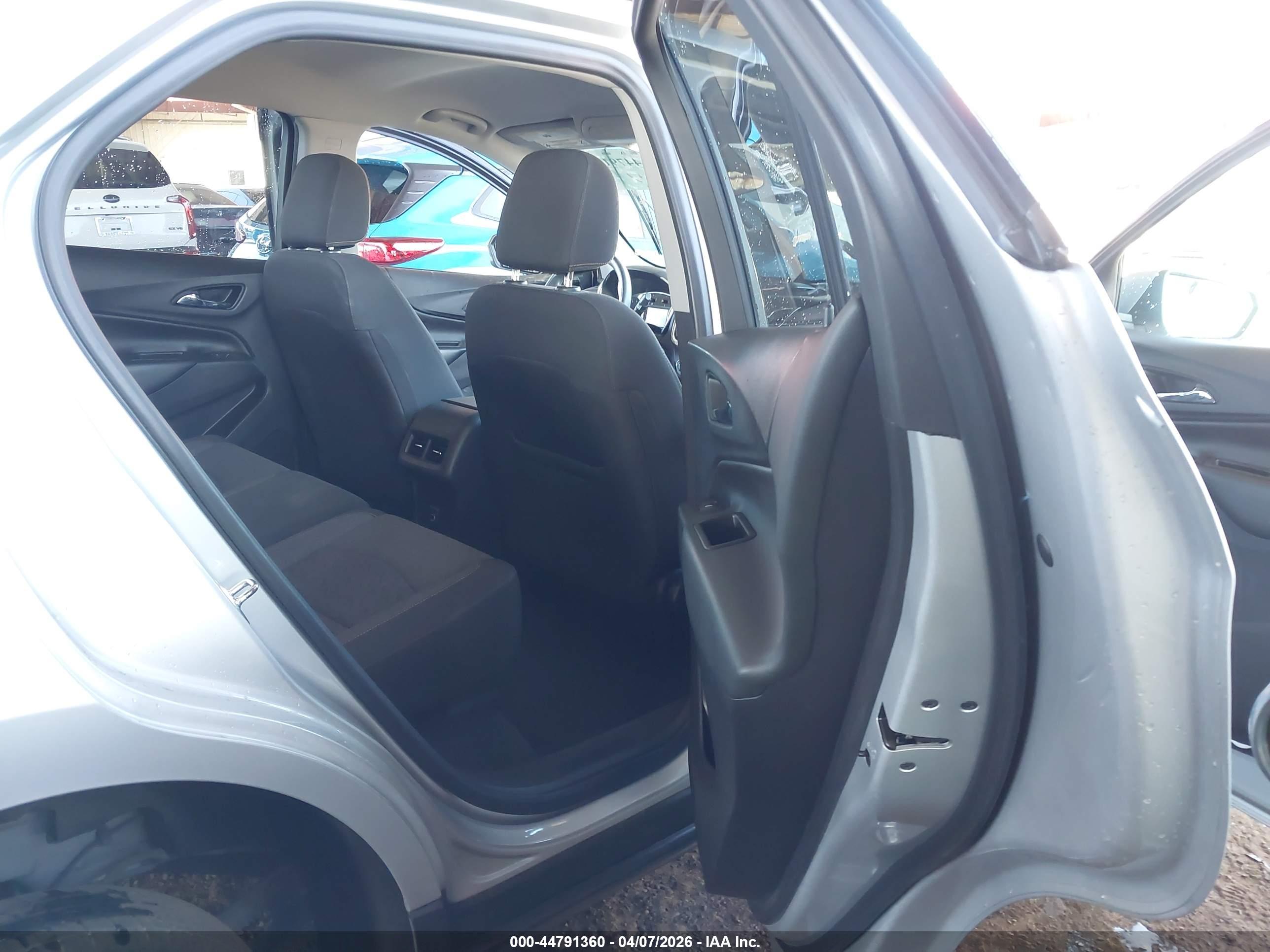 CHEVROLET EQUINOX image 8