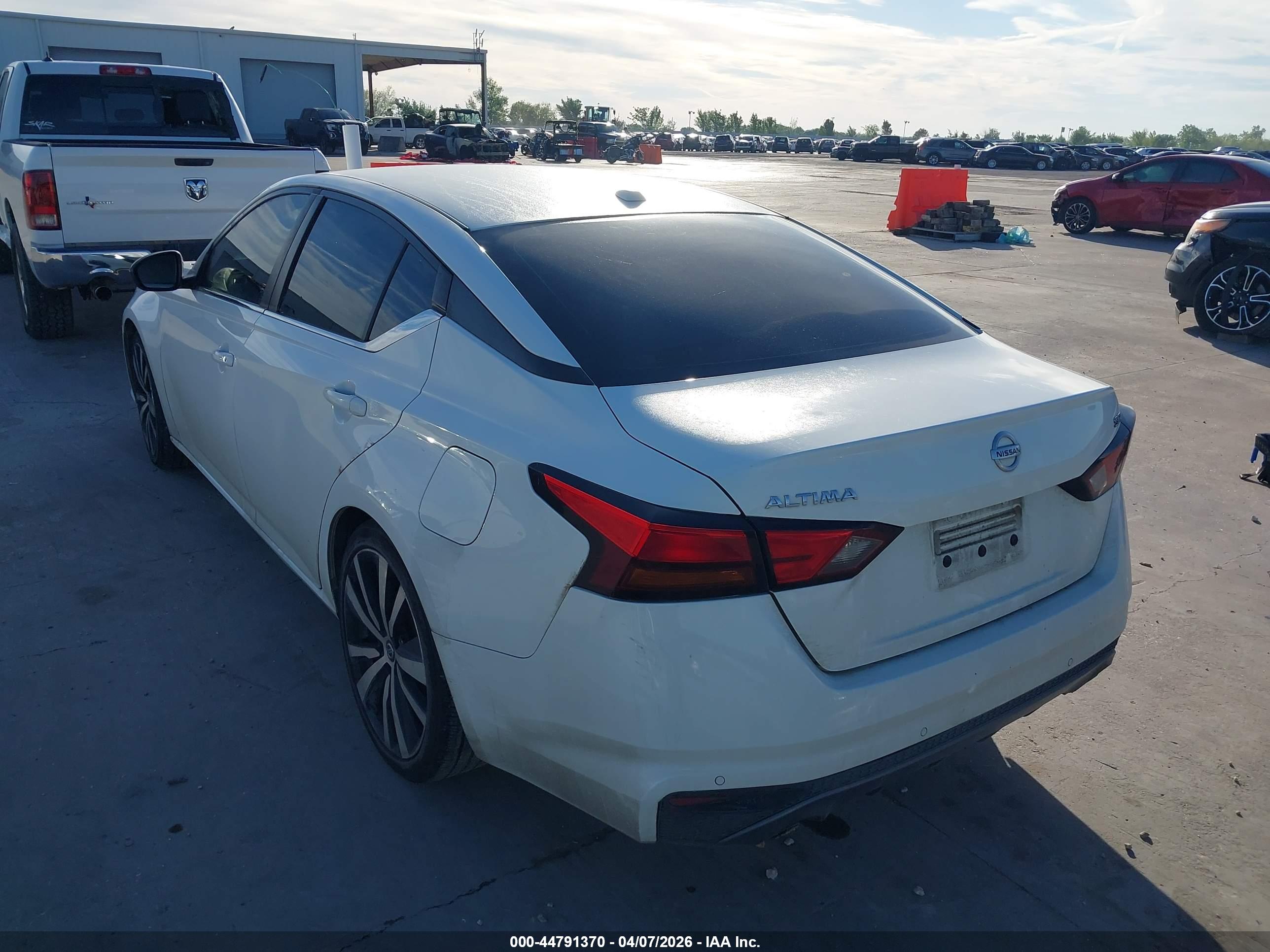 NISSAN ALTIMA image 3