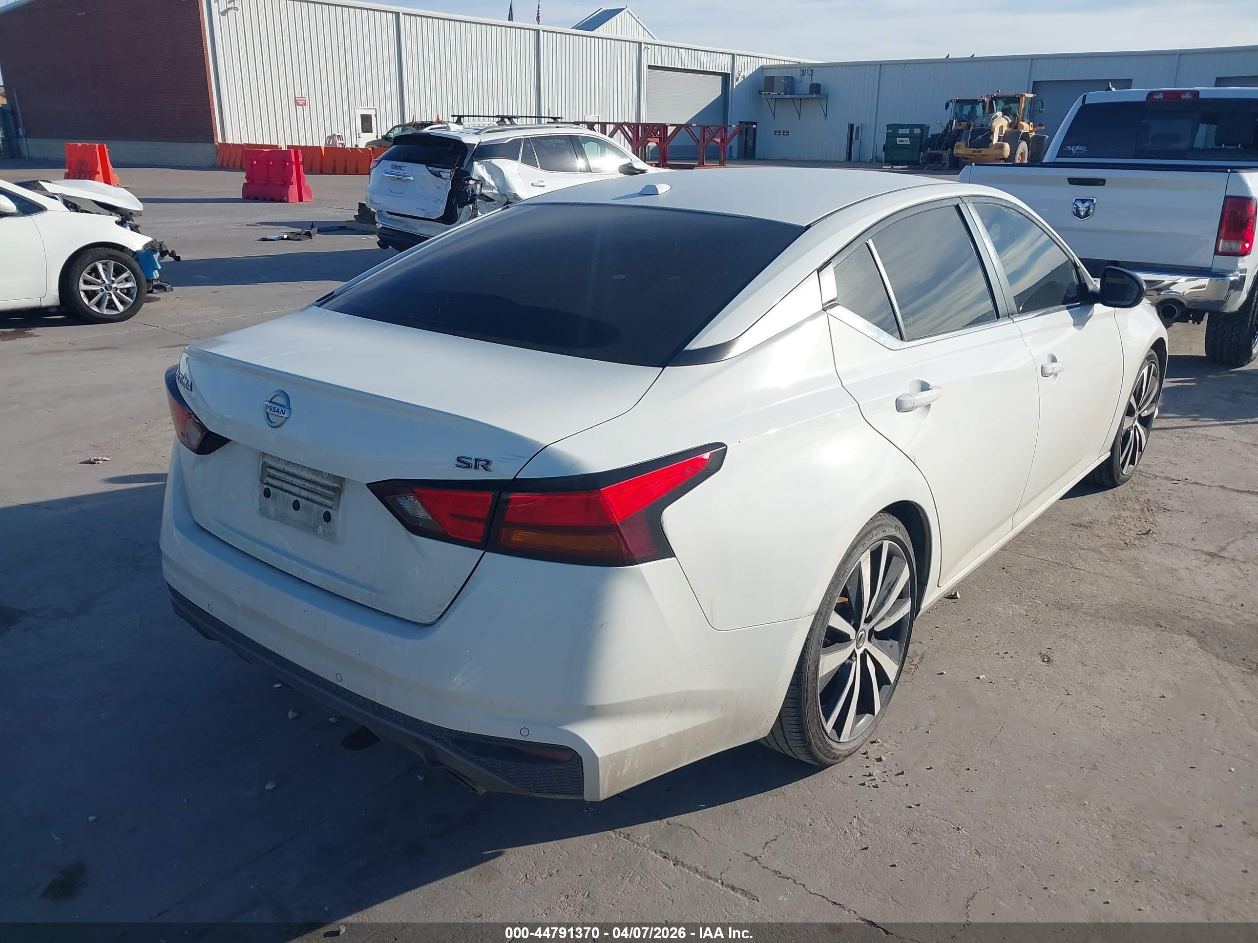 NISSAN ALTIMA image 4