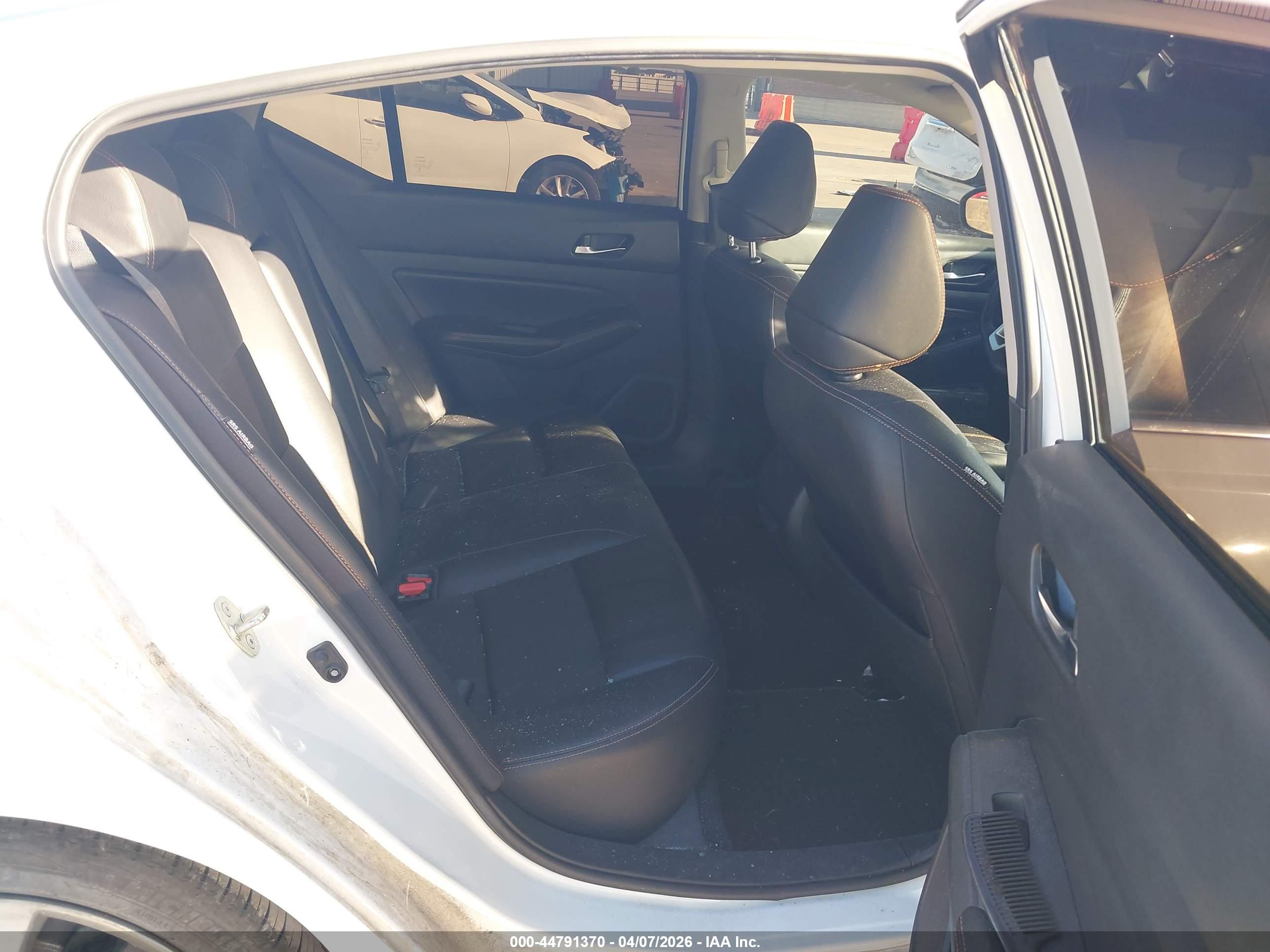 NISSAN ALTIMA image 8
