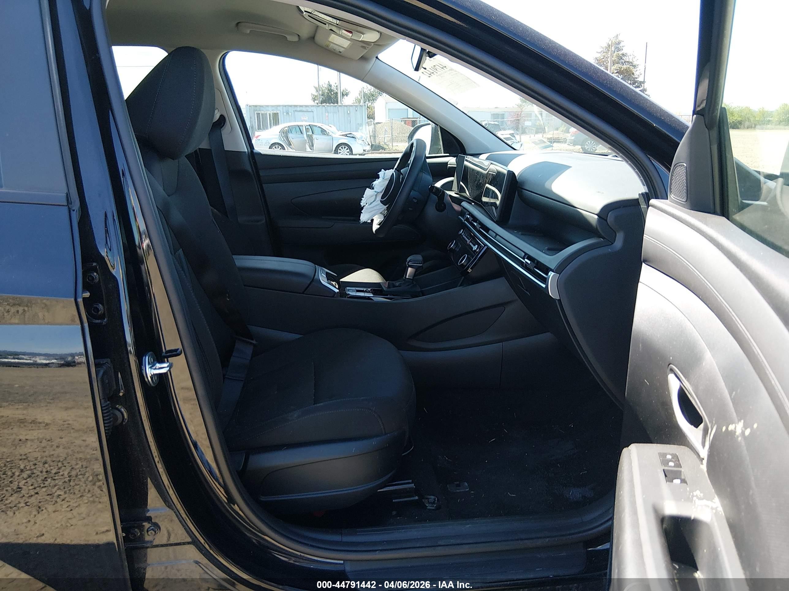 HYUNDAI TUCSON image 5