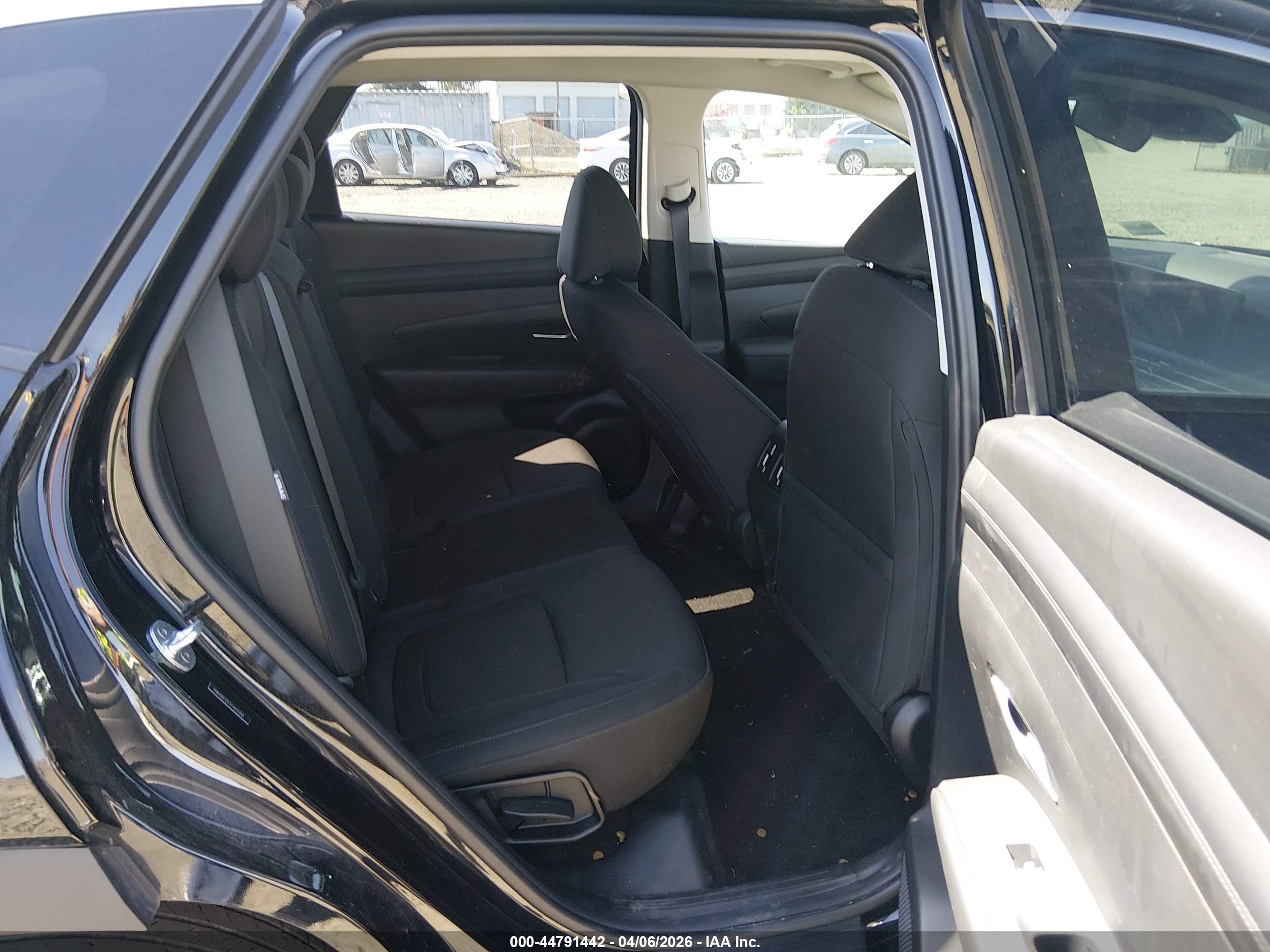 HYUNDAI TUCSON image 8