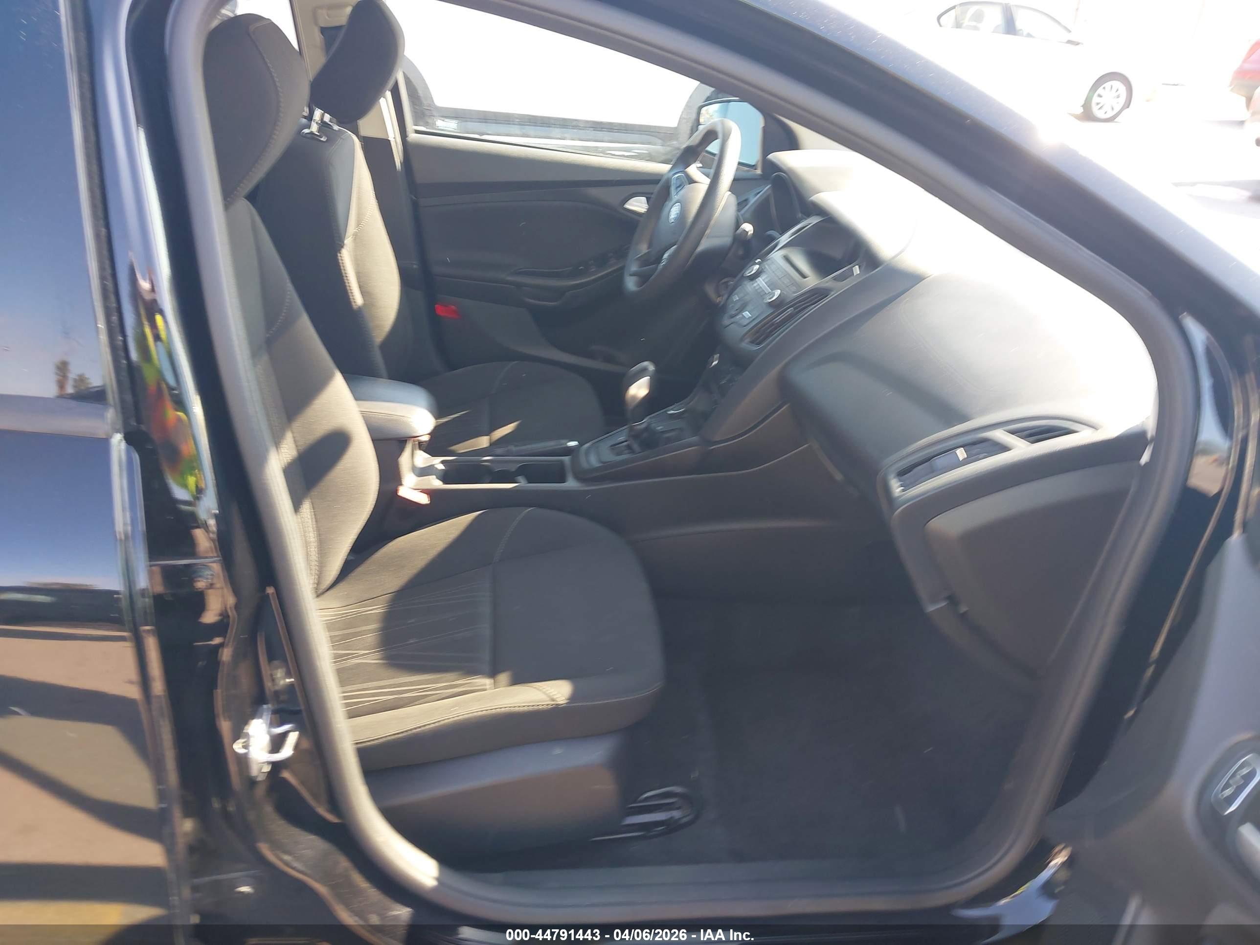 FORD FOCUS image 5