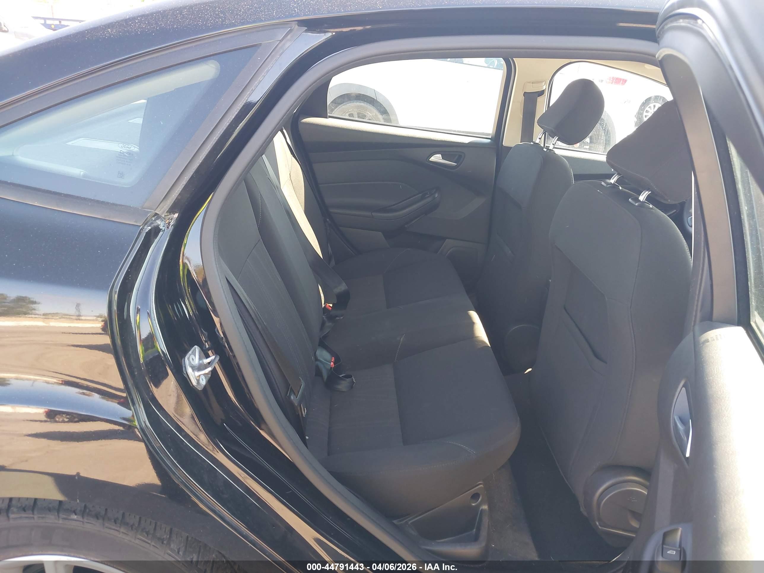 FORD FOCUS image 8