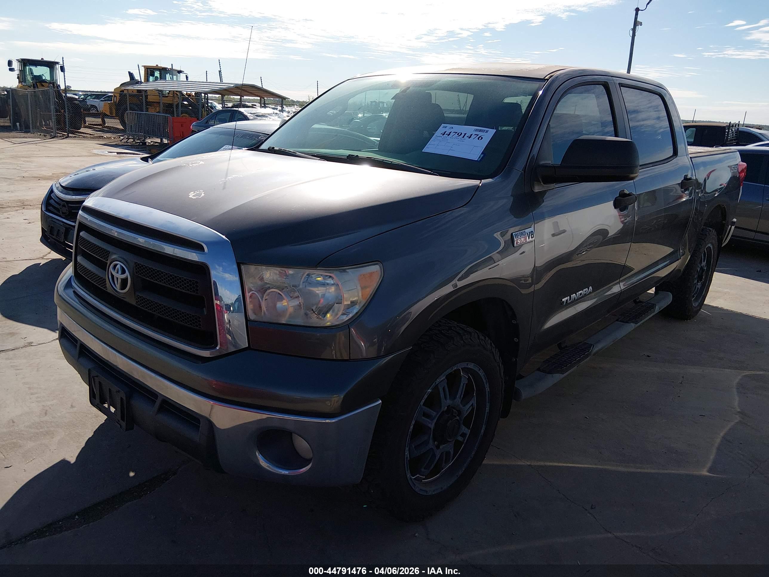 TOYOTA TUNDRA image 2