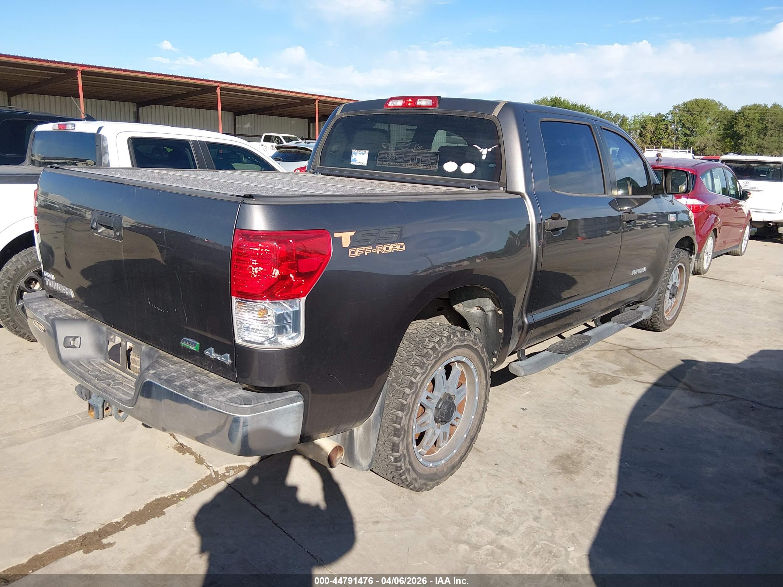 TOYOTA TUNDRA image 4