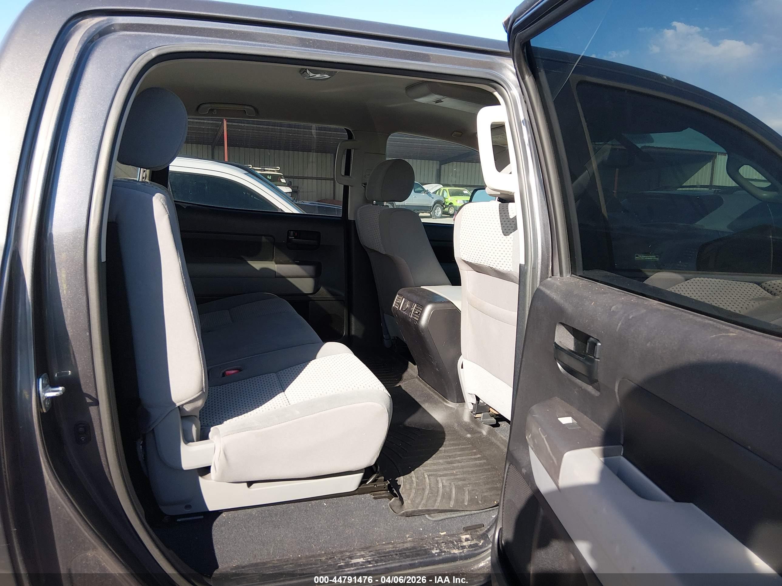 TOYOTA TUNDRA image 8