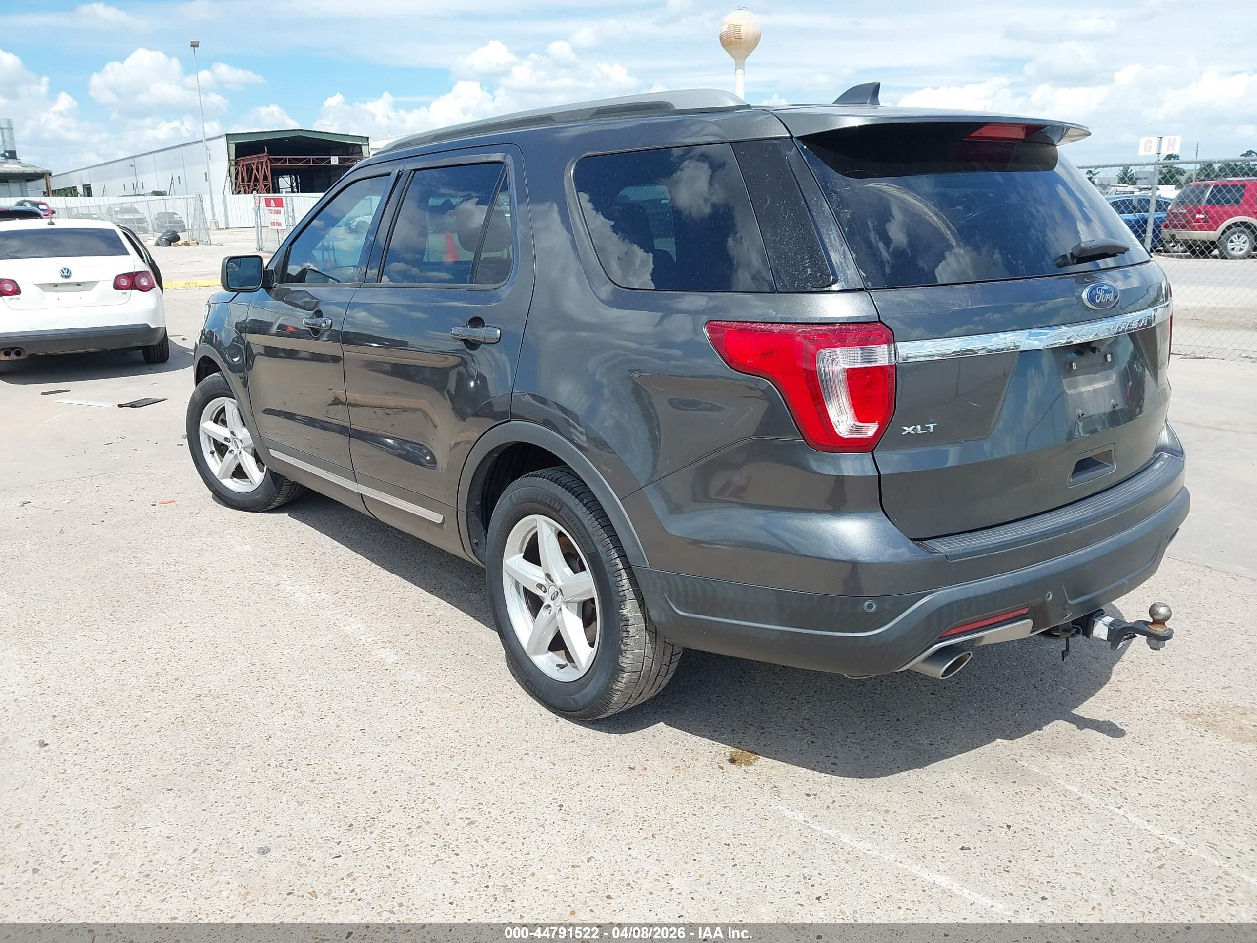FORD EXPLORER image 3