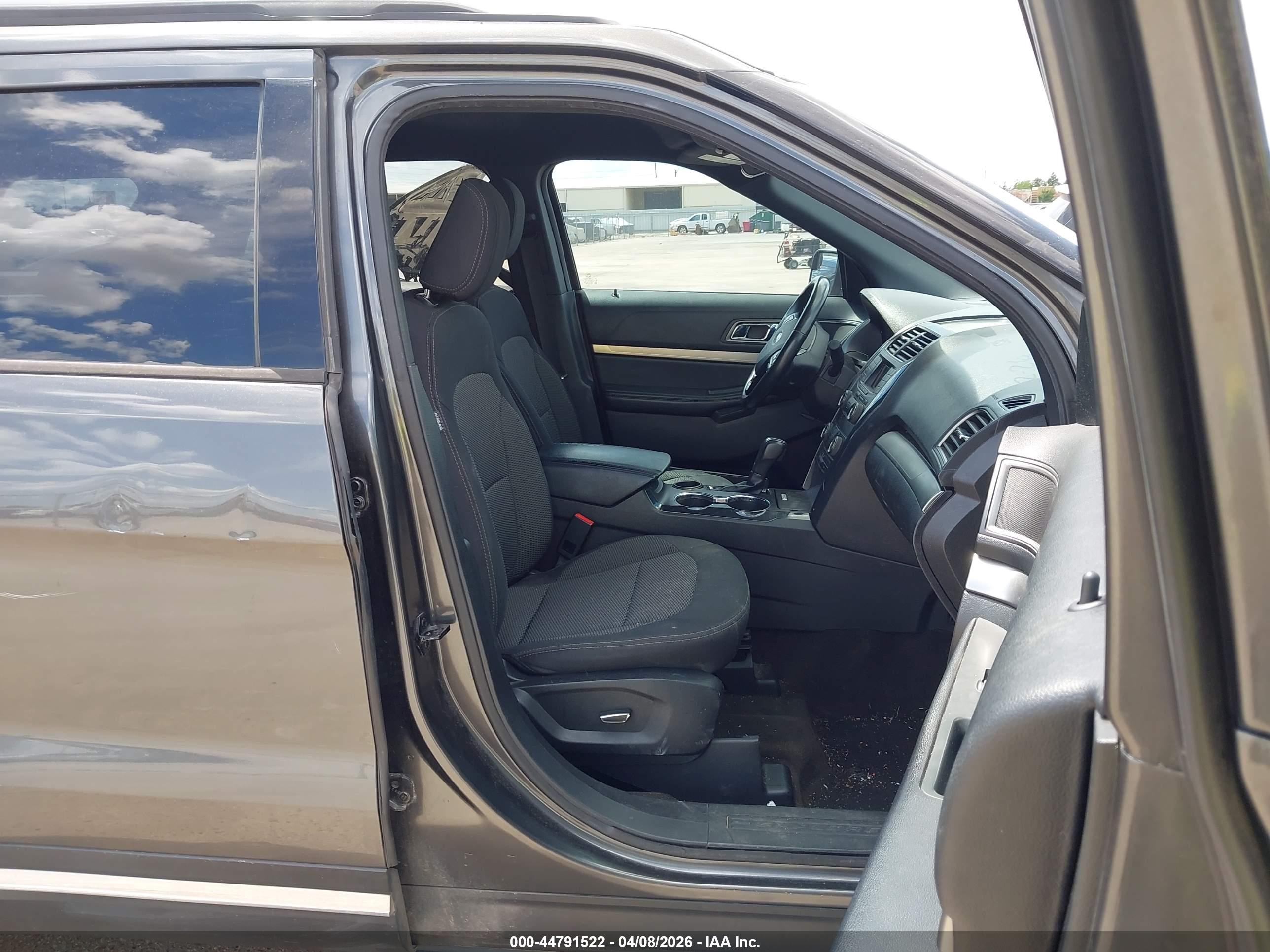 FORD EXPLORER image 5