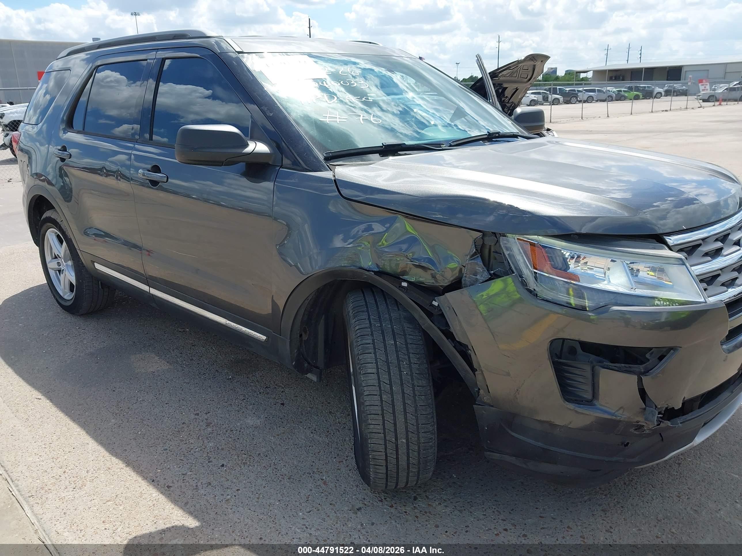 FORD EXPLORER image 6