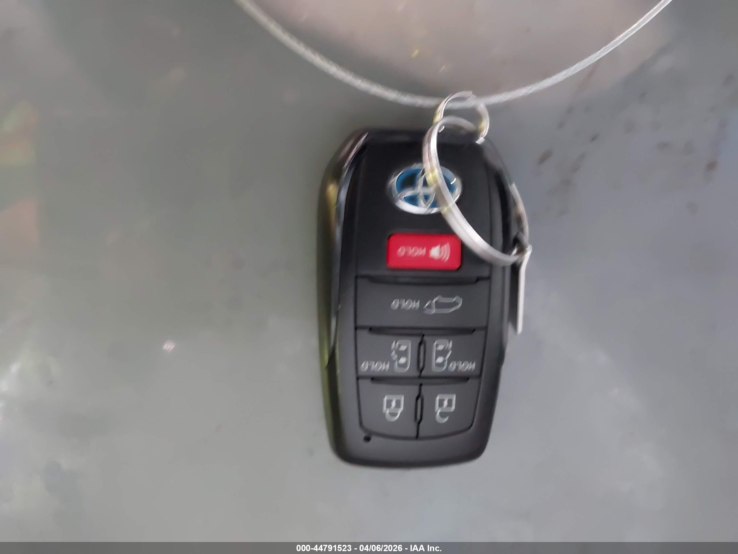 TOYOTA SIENNA image 11