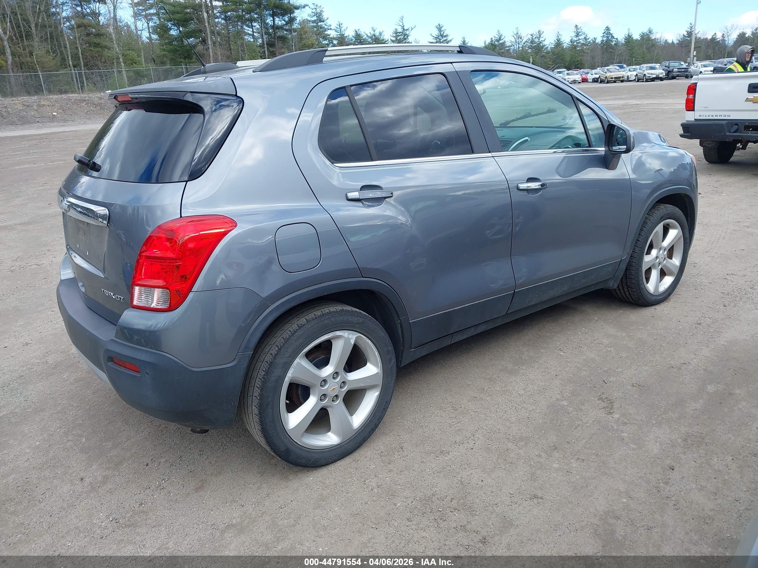 CHEVROLET TRAX image 4