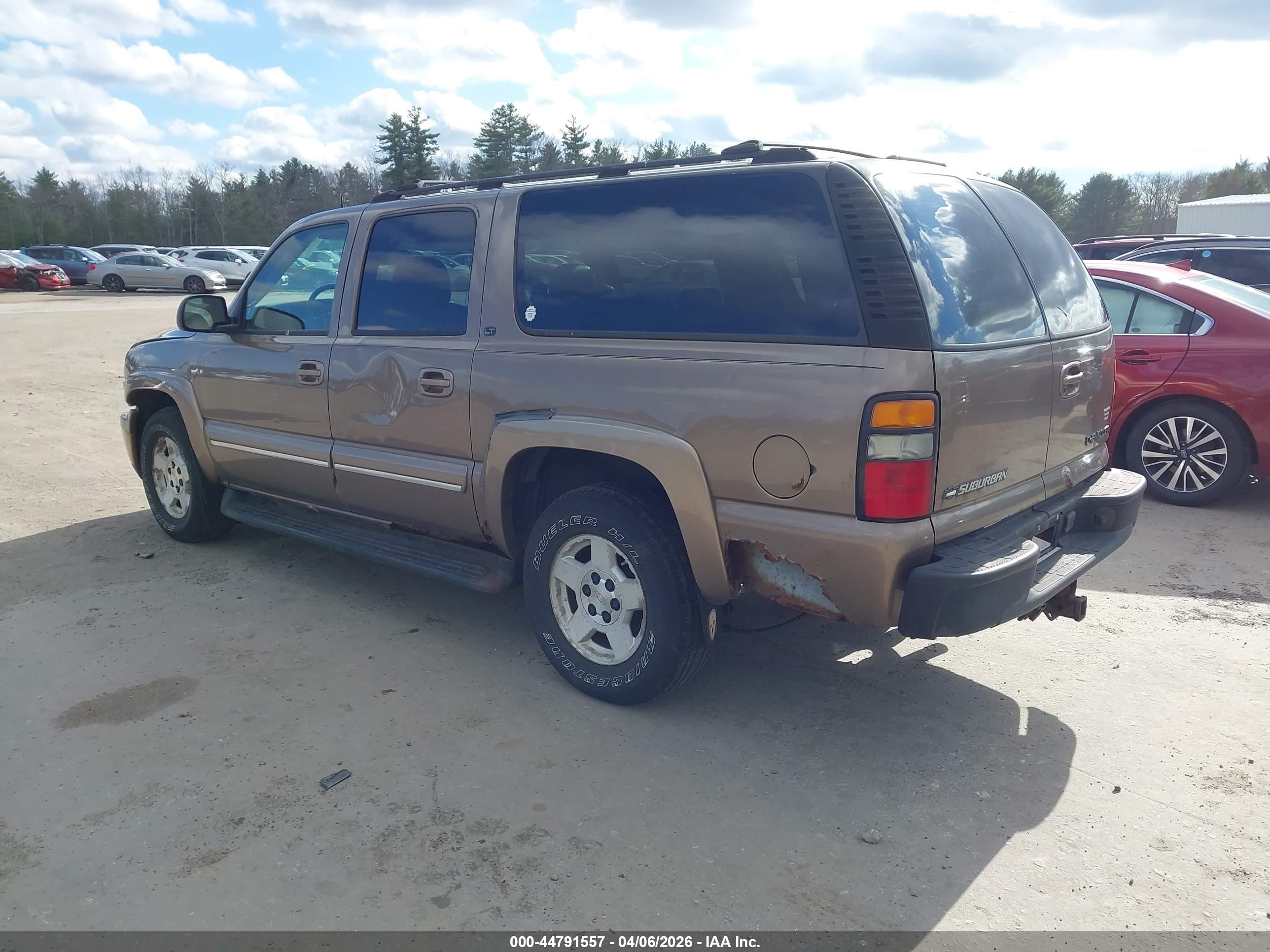 CHEVROLET SUBURBAN image 3
