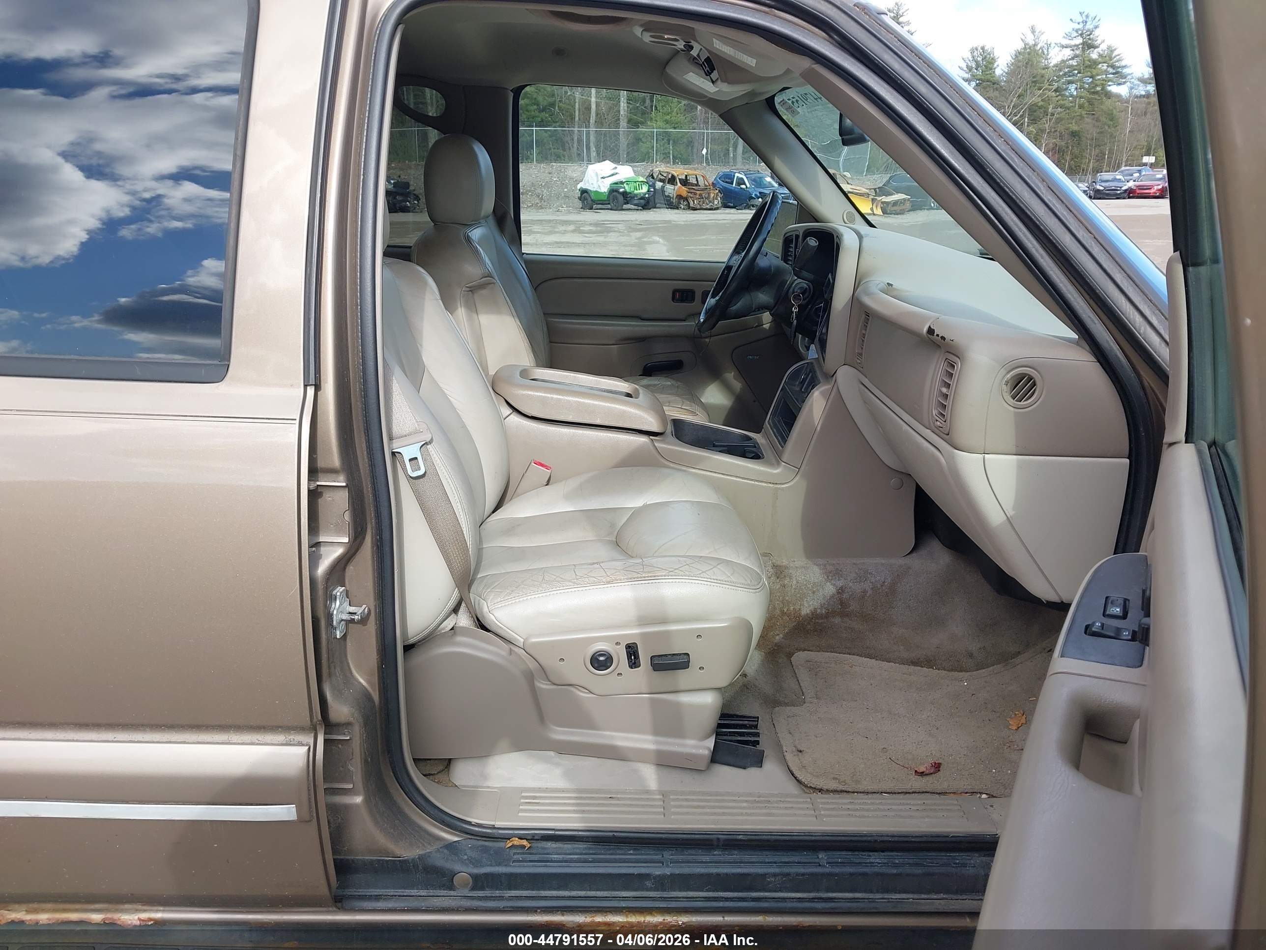 CHEVROLET SUBURBAN image 5