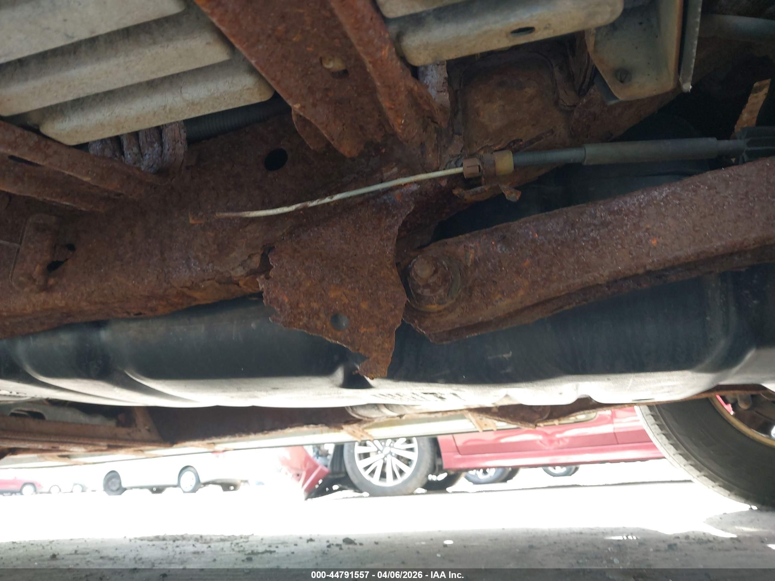 CHEVROLET SUBURBAN image 6