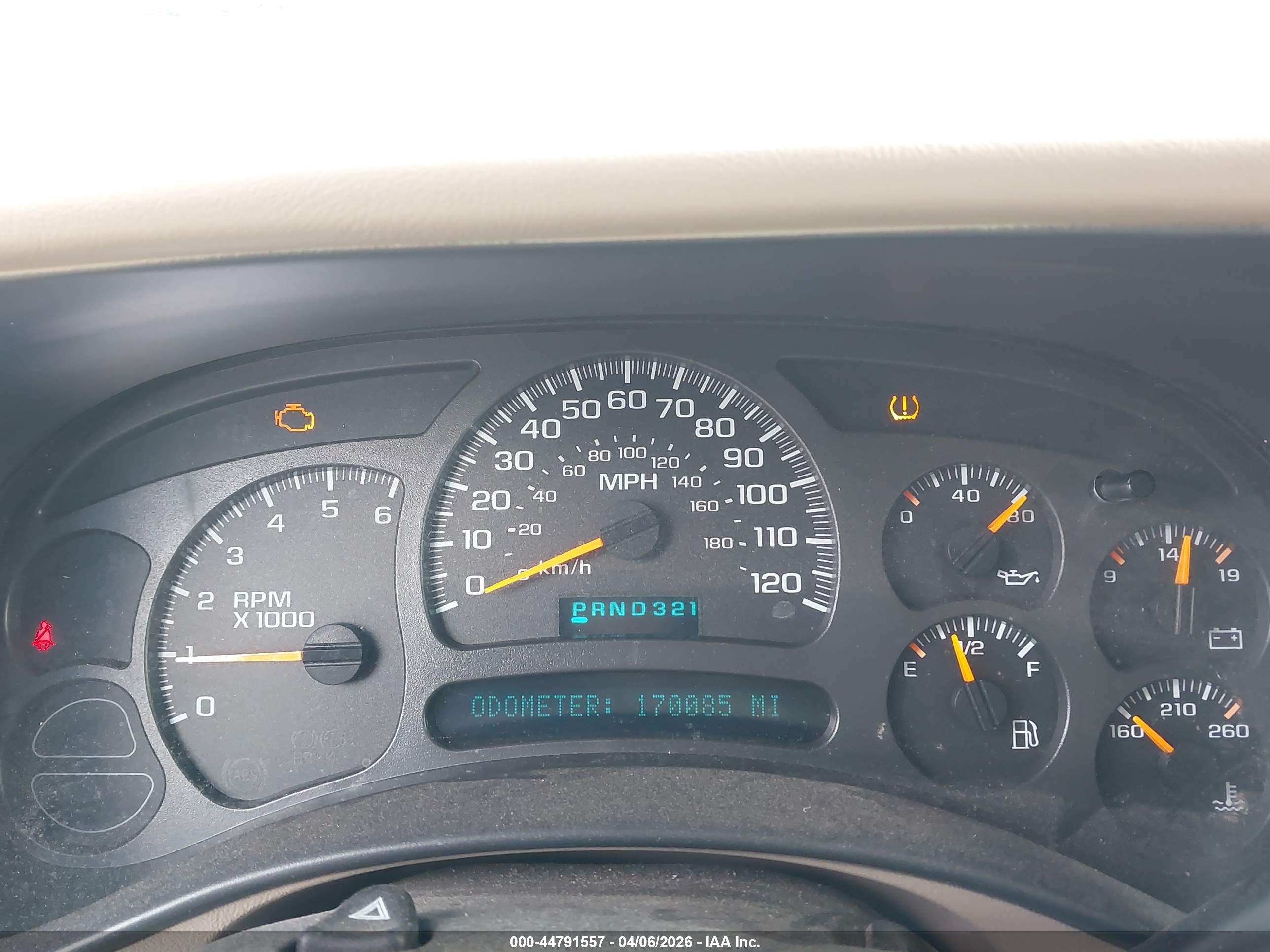 CHEVROLET SUBURBAN image 7