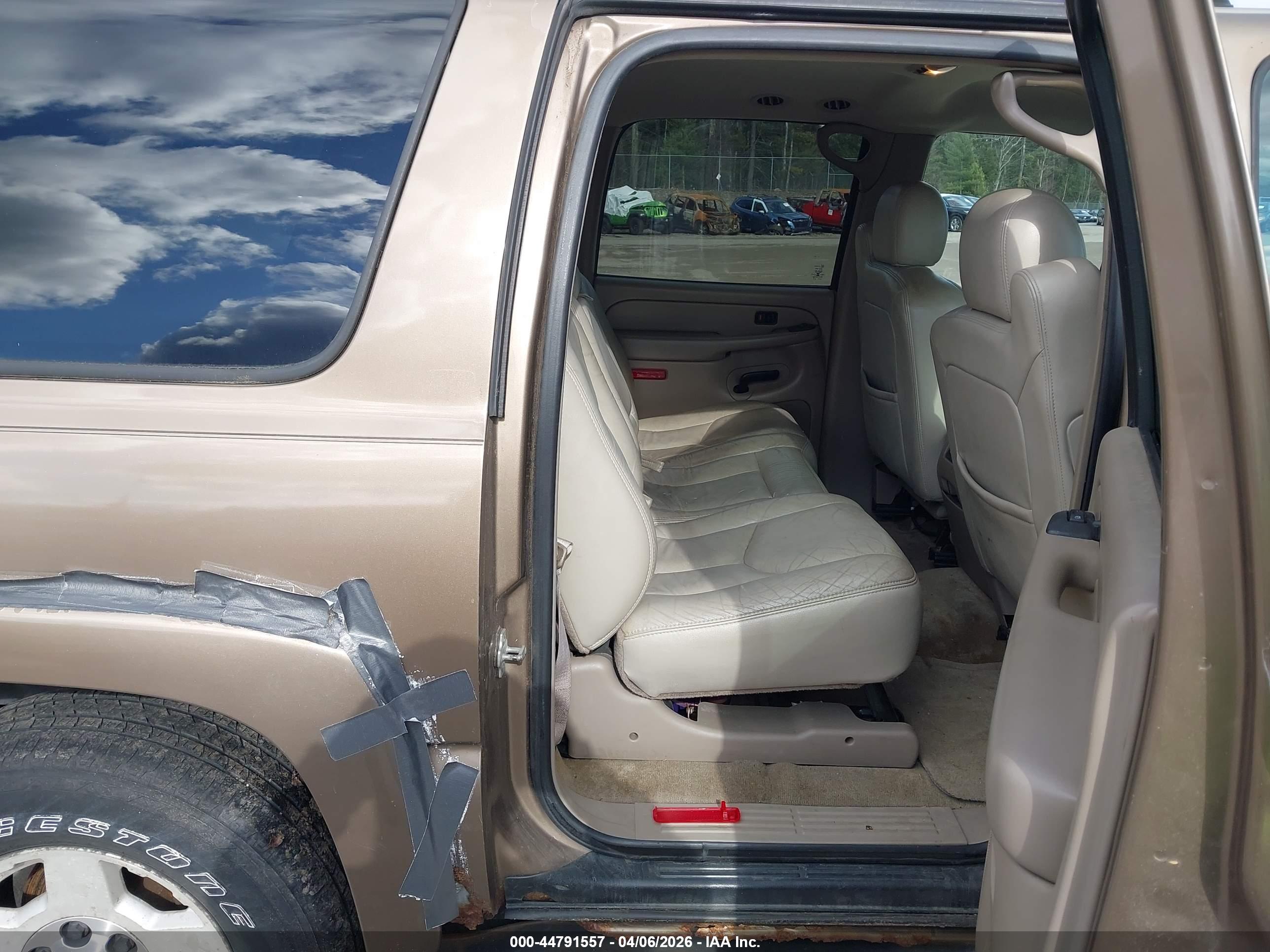 CHEVROLET SUBURBAN image 8