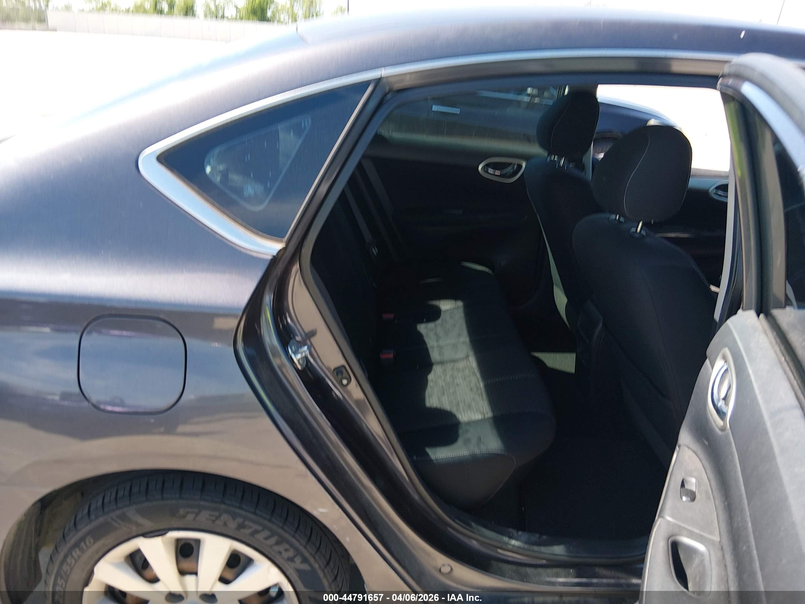 NISSAN SENTRA image 8