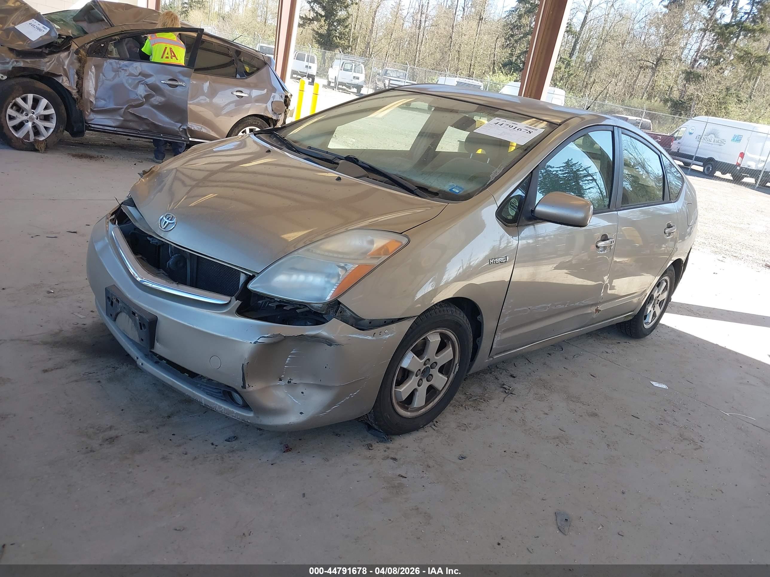 TOYOTA PRIUS image 2