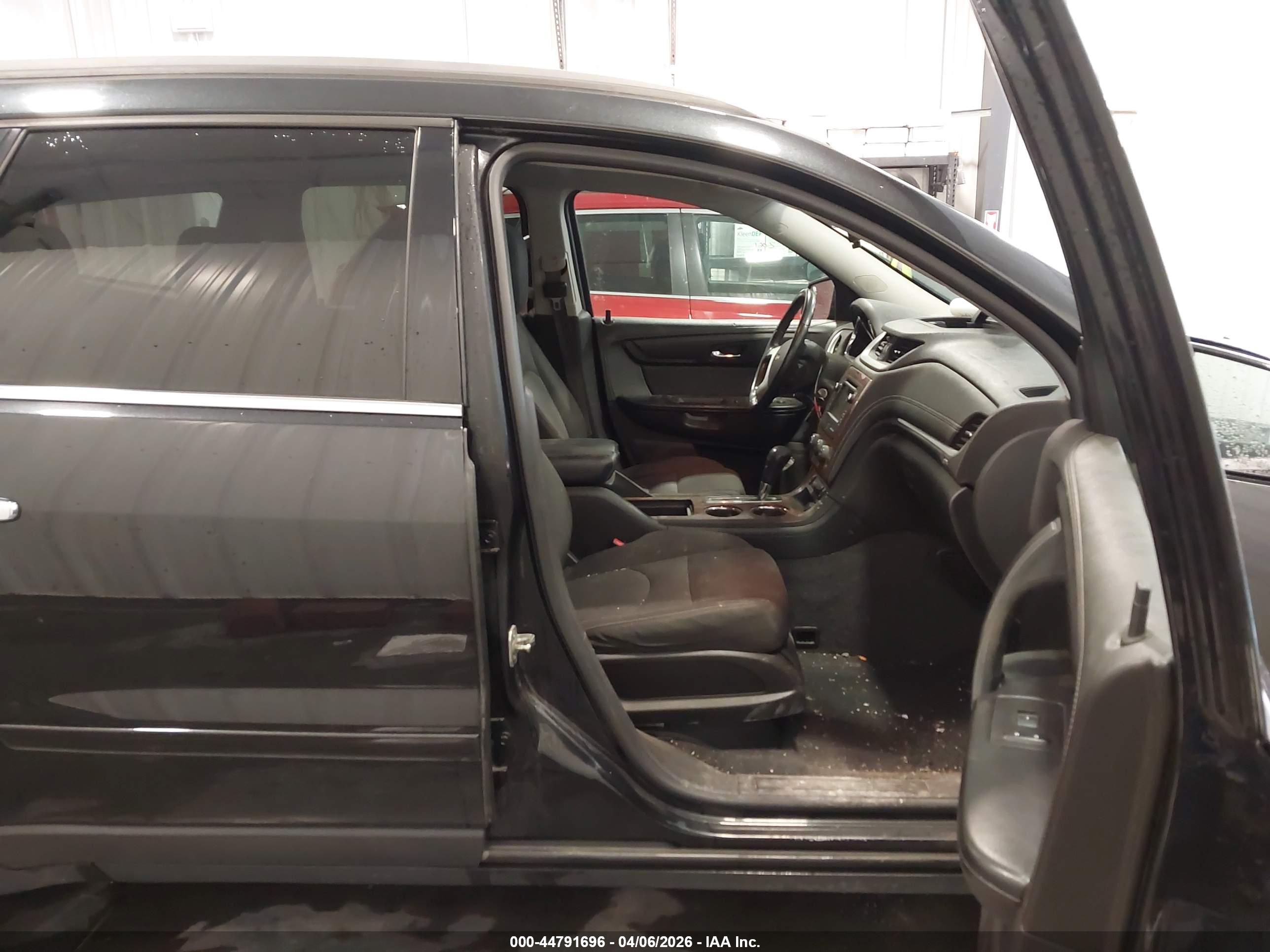 CHEVROLET TRAVERSE image 5