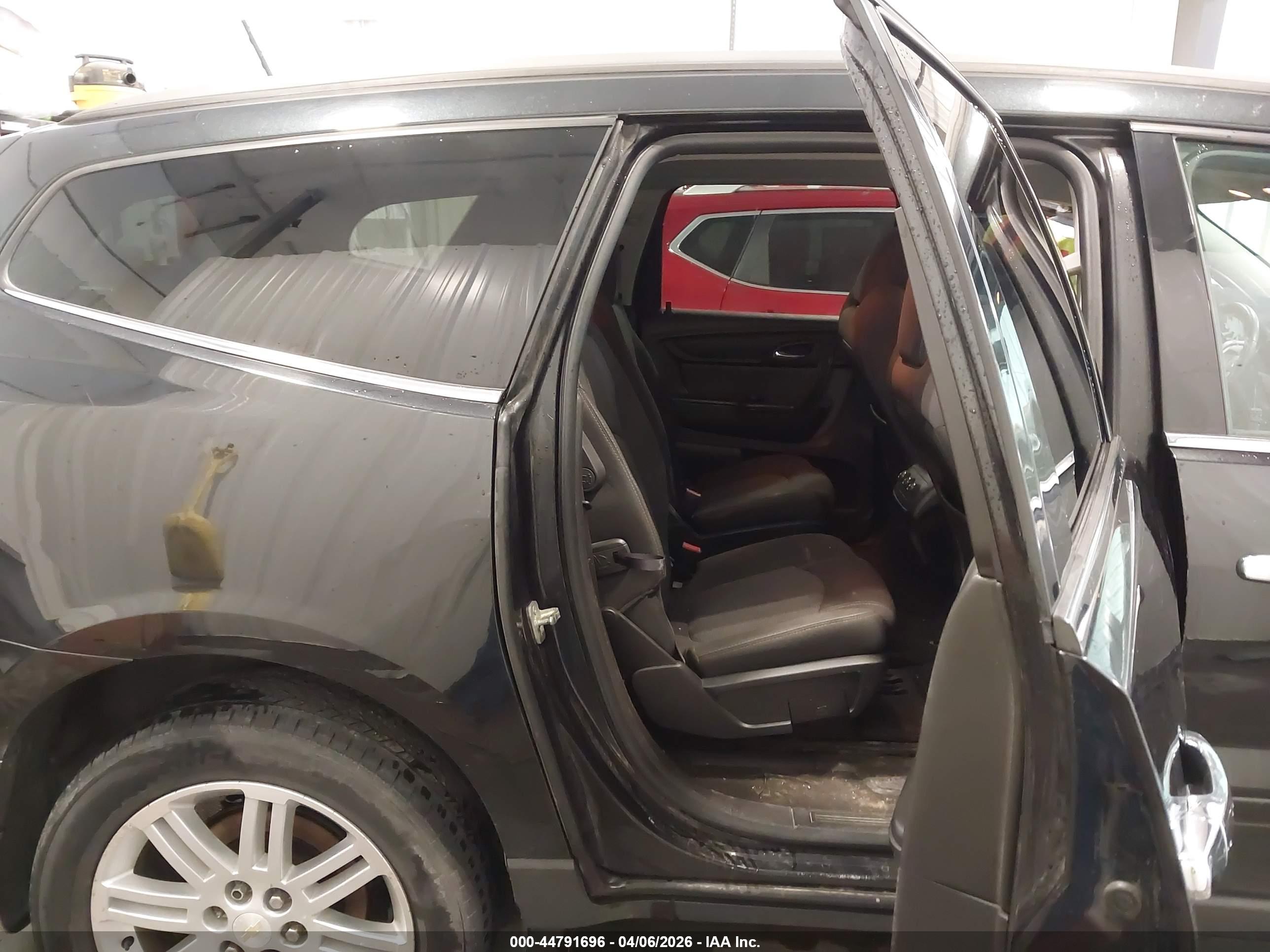 CHEVROLET TRAVERSE image 8