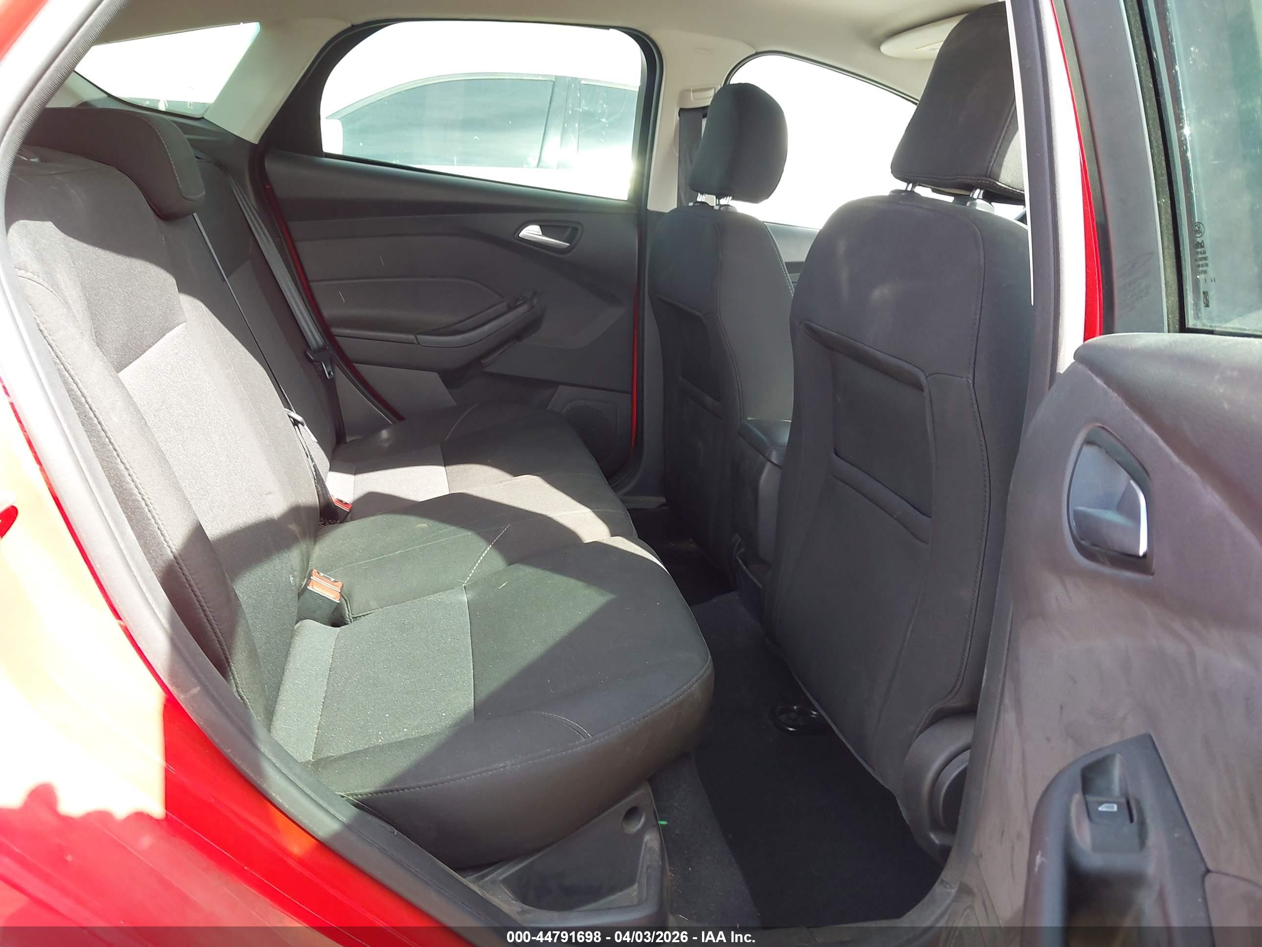 FORD FOCUS image 8