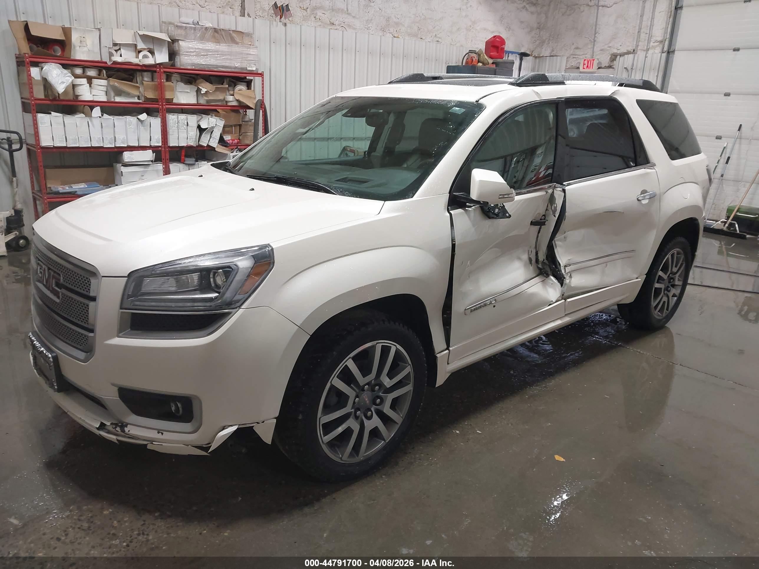 GMC ACADIA image 2