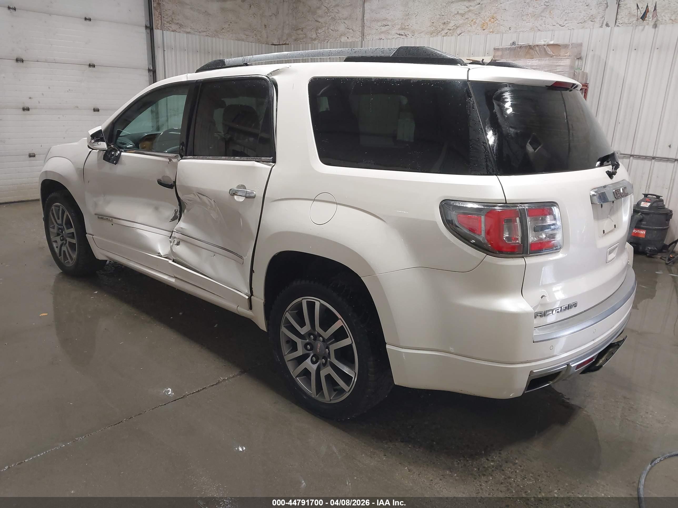 GMC ACADIA image 3