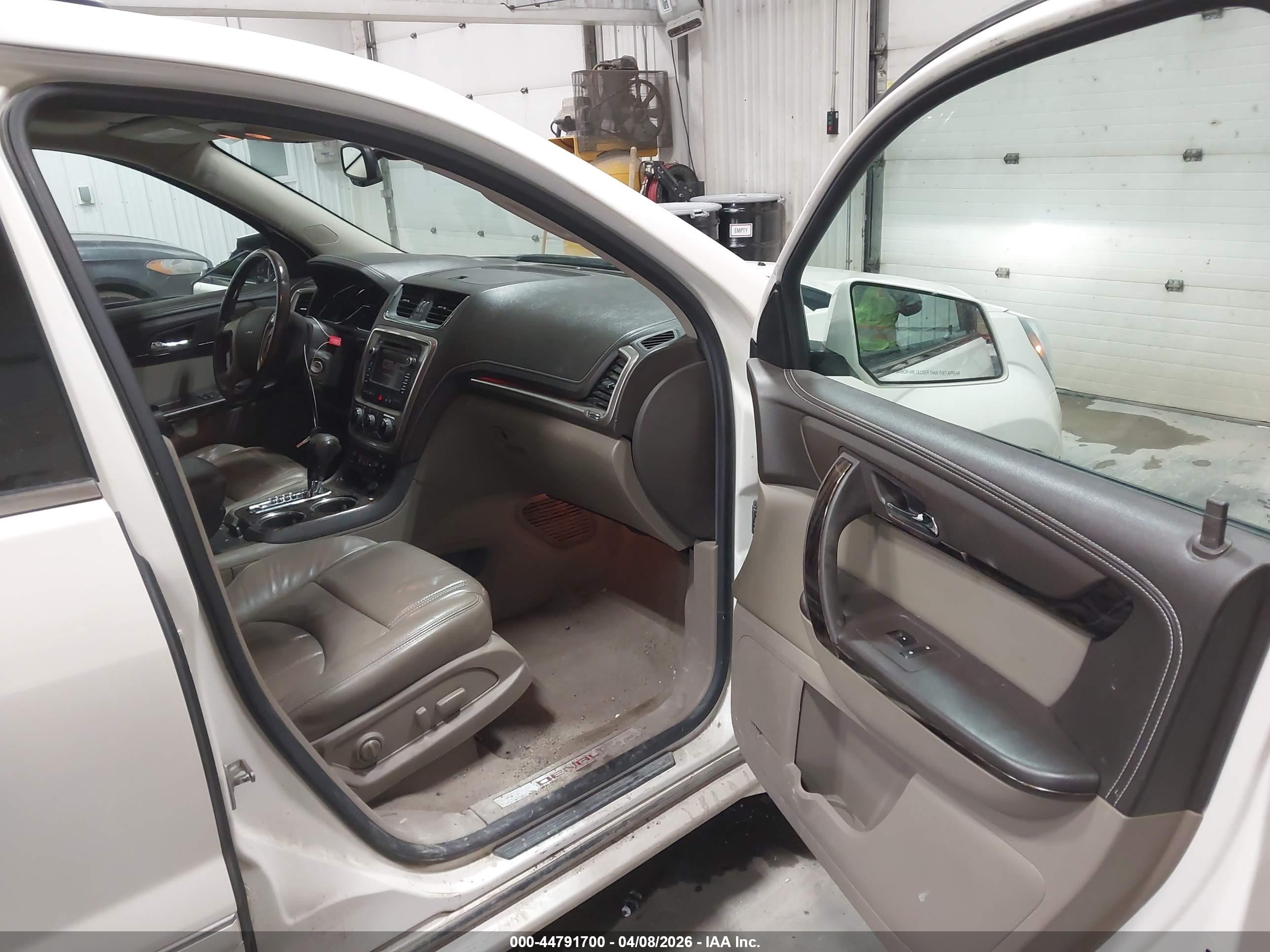 GMC ACADIA image 5