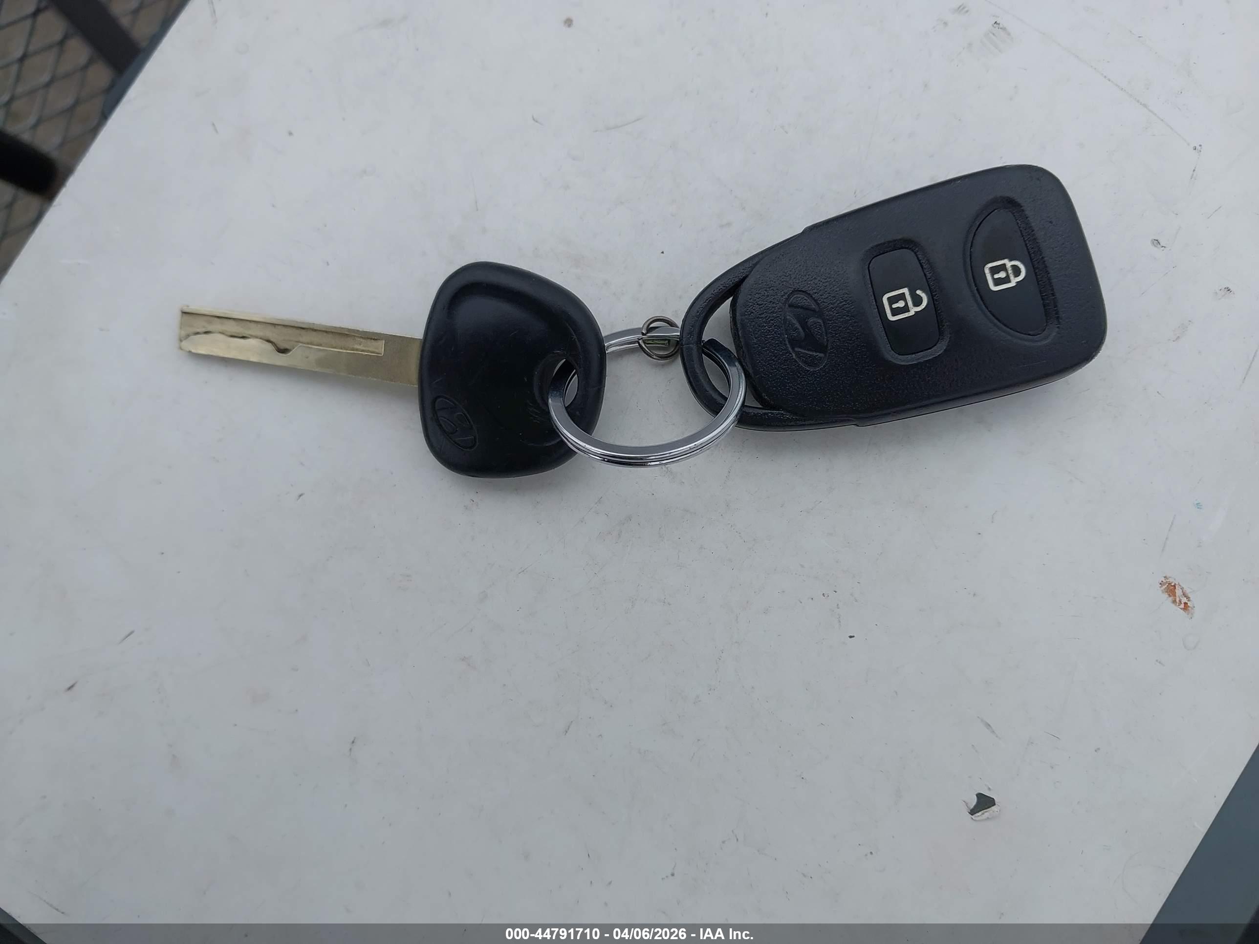 HYUNDAI ACCENT image 11