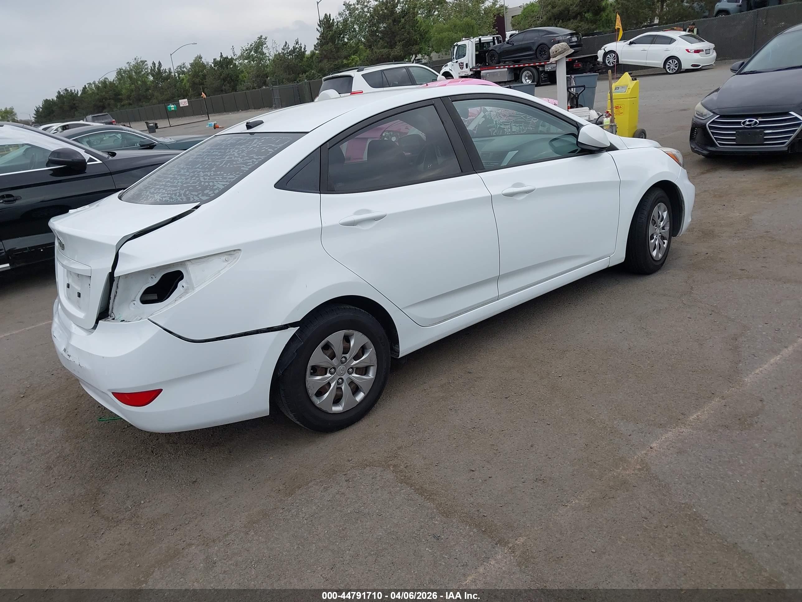 HYUNDAI ACCENT image 4