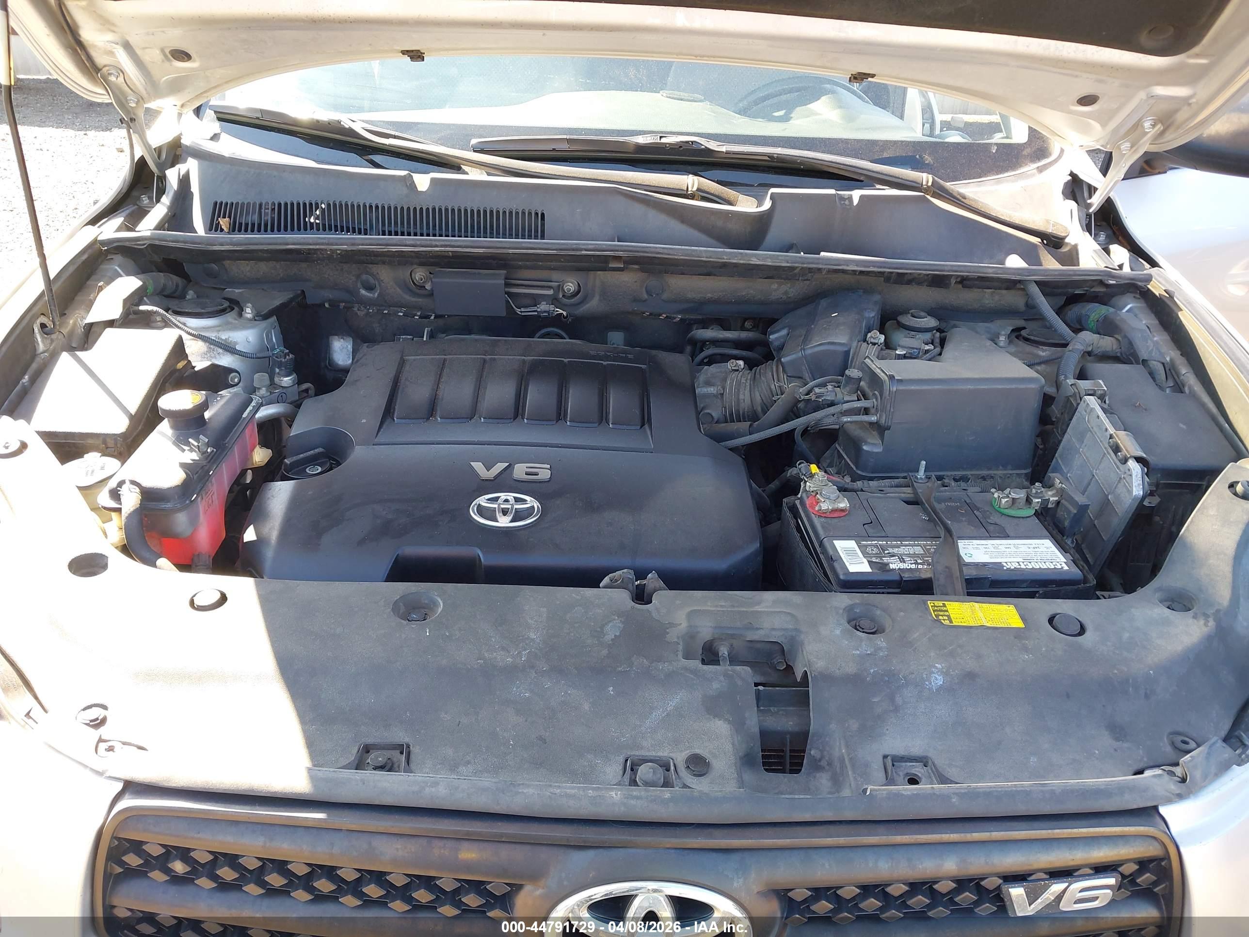 TOYOTA RAV4 image 10