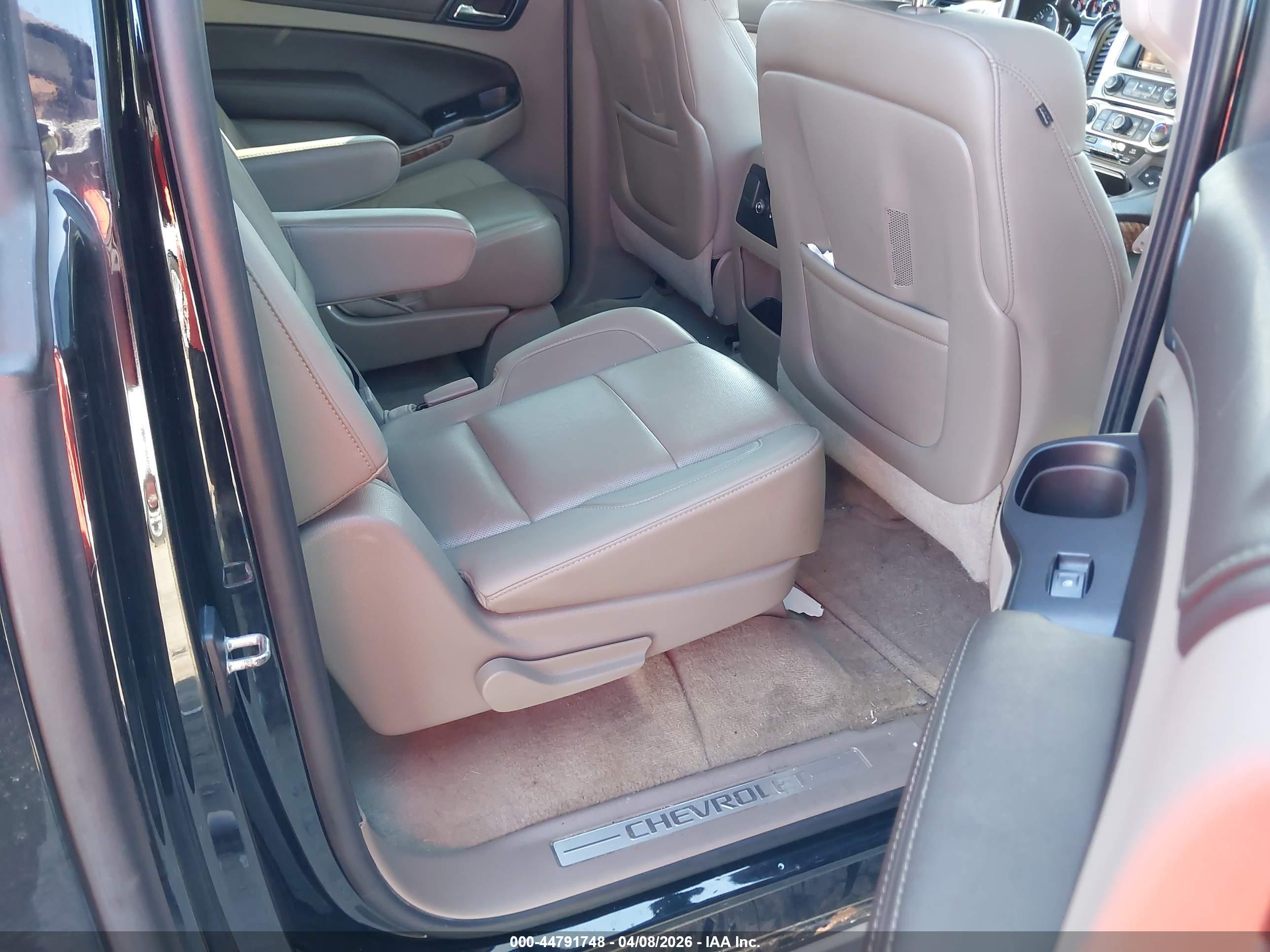 CHEVROLET SUBURBAN image 8