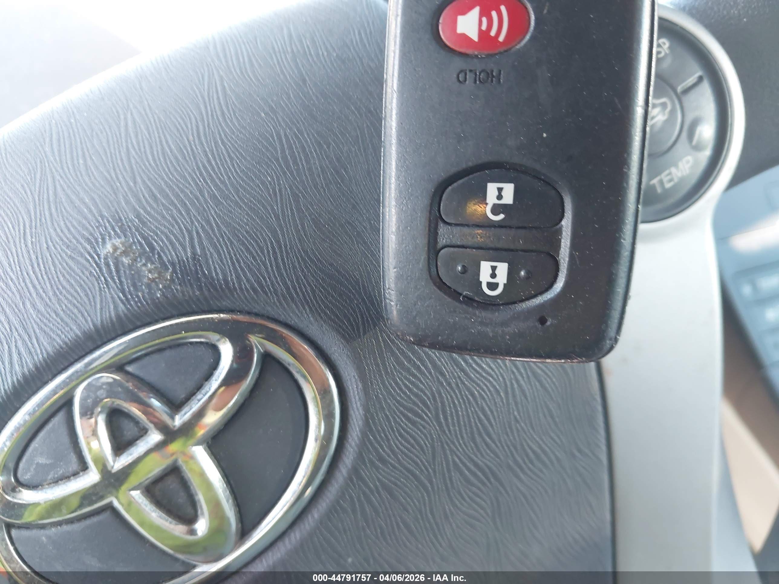 TOYOTA PRIUS image 11