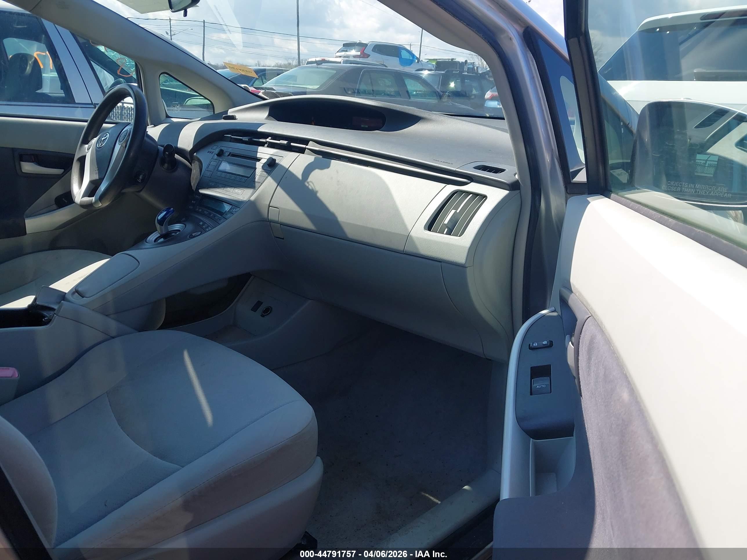 TOYOTA PRIUS image 5
