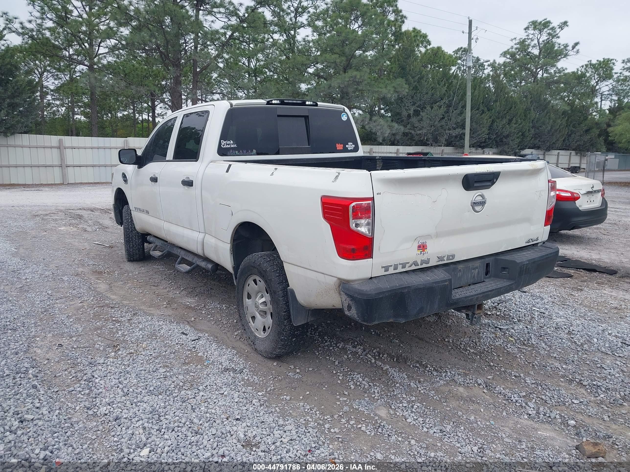 NISSAN TITAN image 3