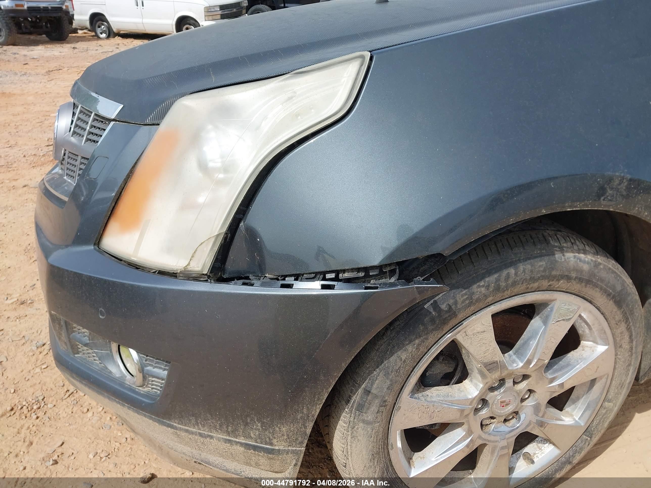 CADILLAC SRX image 6