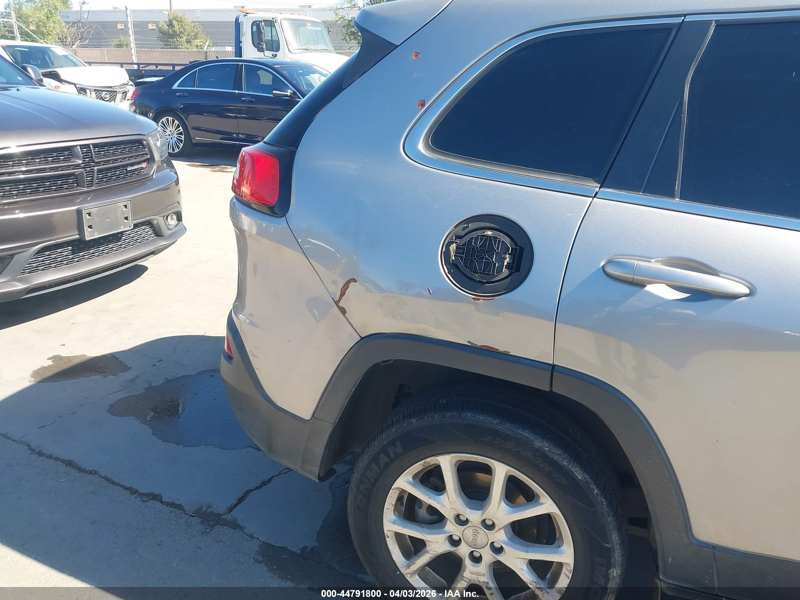 JEEP CHEROKEE image 6