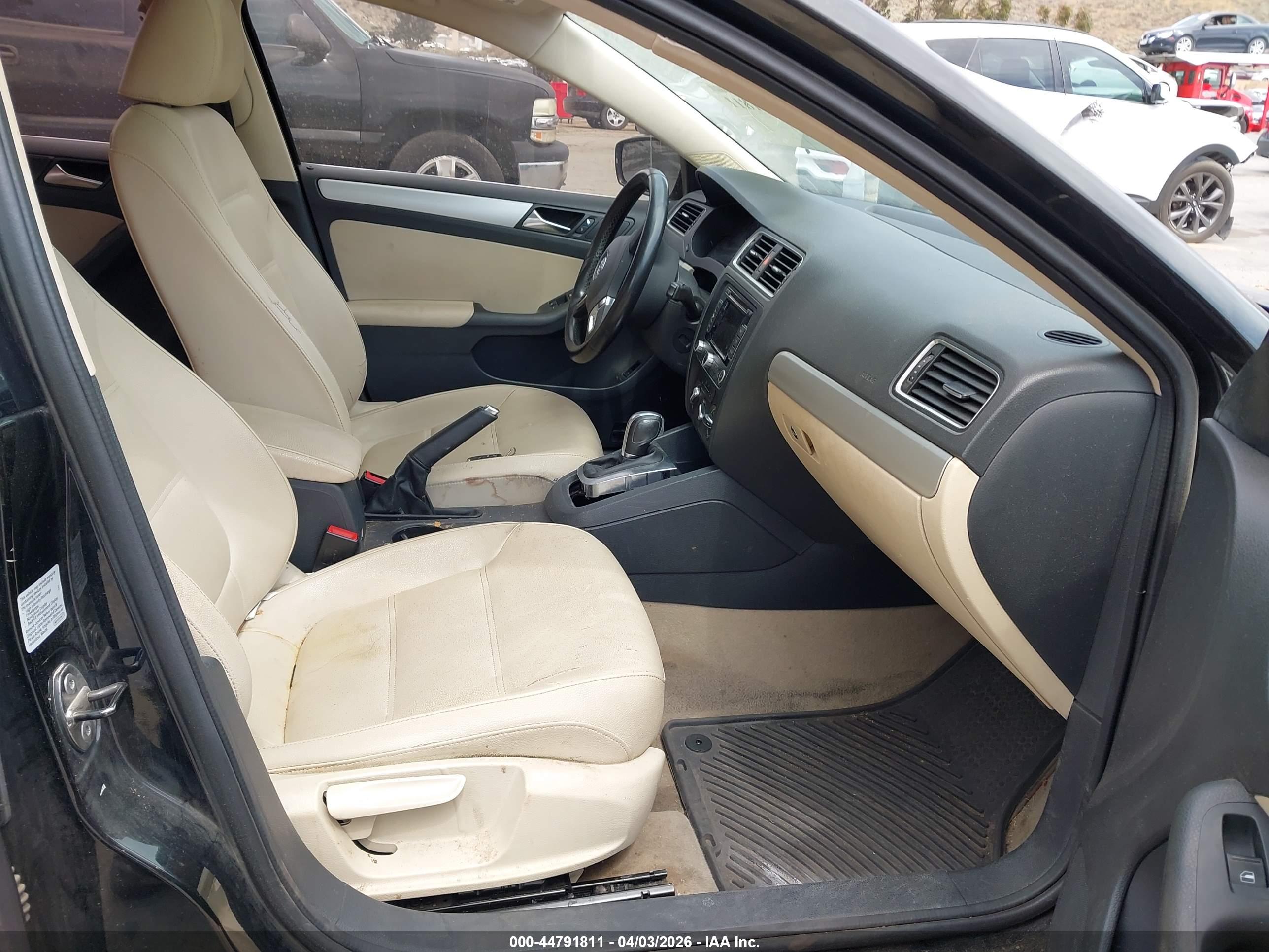 VOLKSWAGEN JETTA image 5