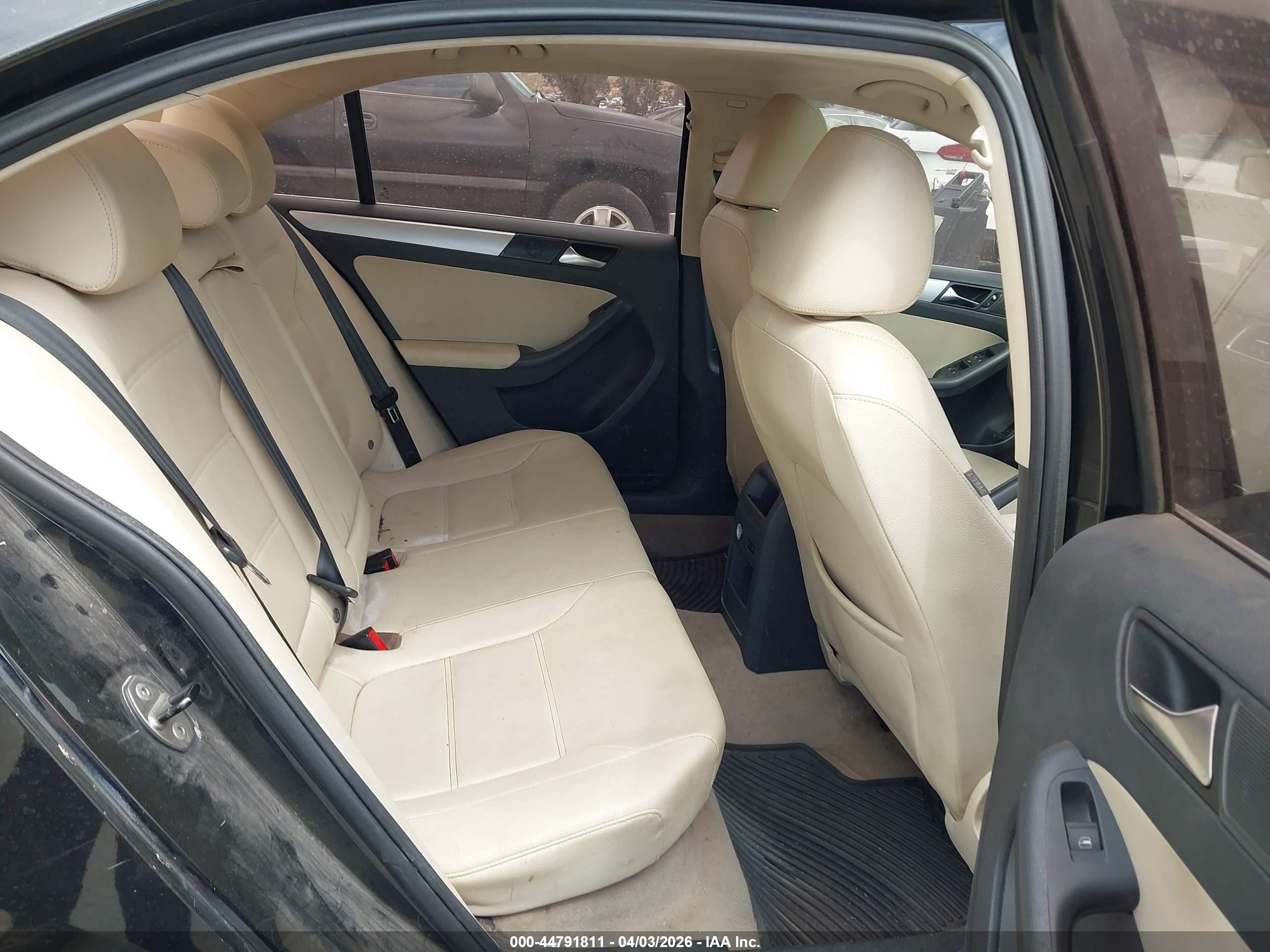 VOLKSWAGEN JETTA image 8